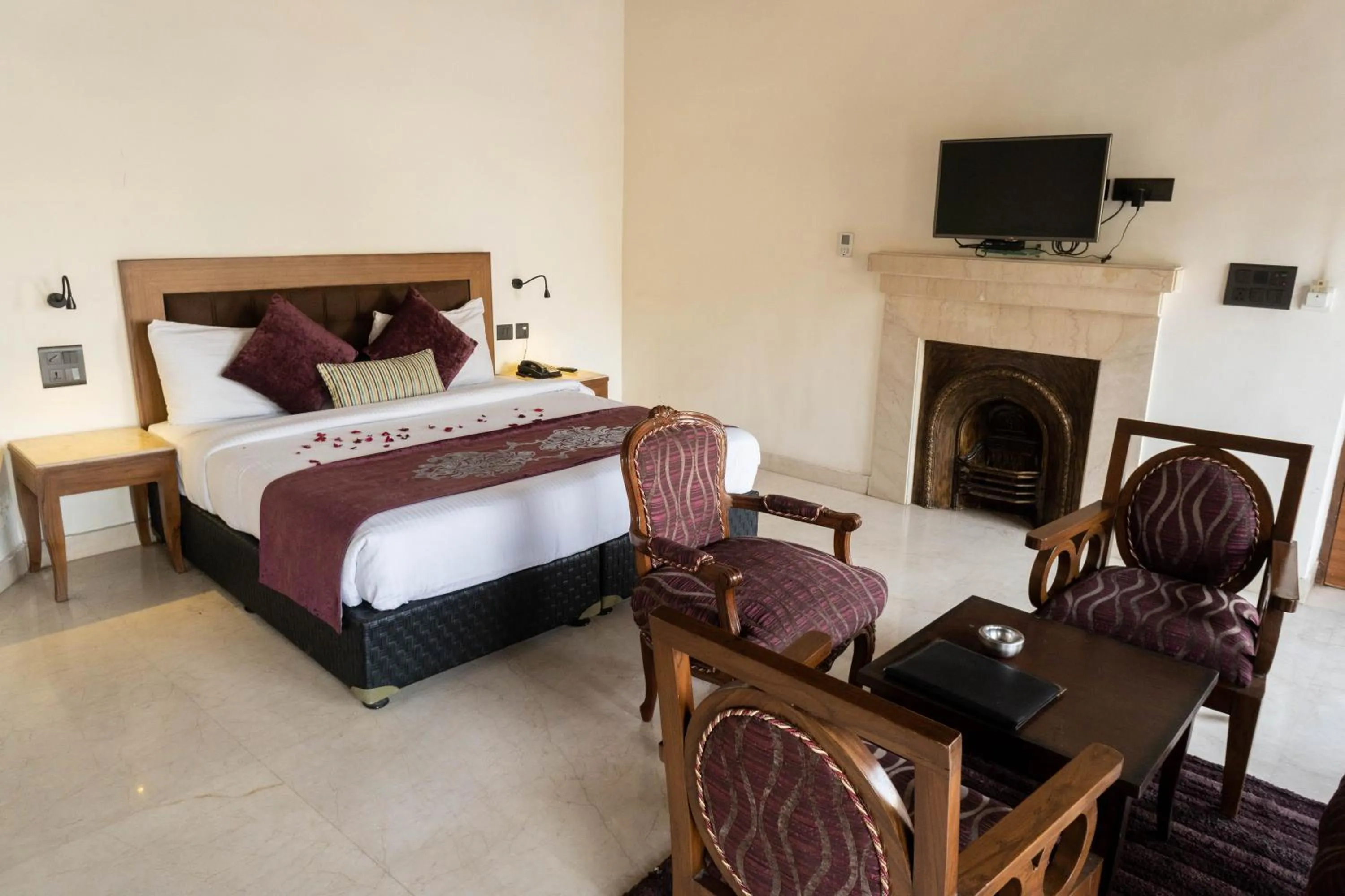 Bedroom, Bed in Hotel Green Castle (Heritage Hotel)