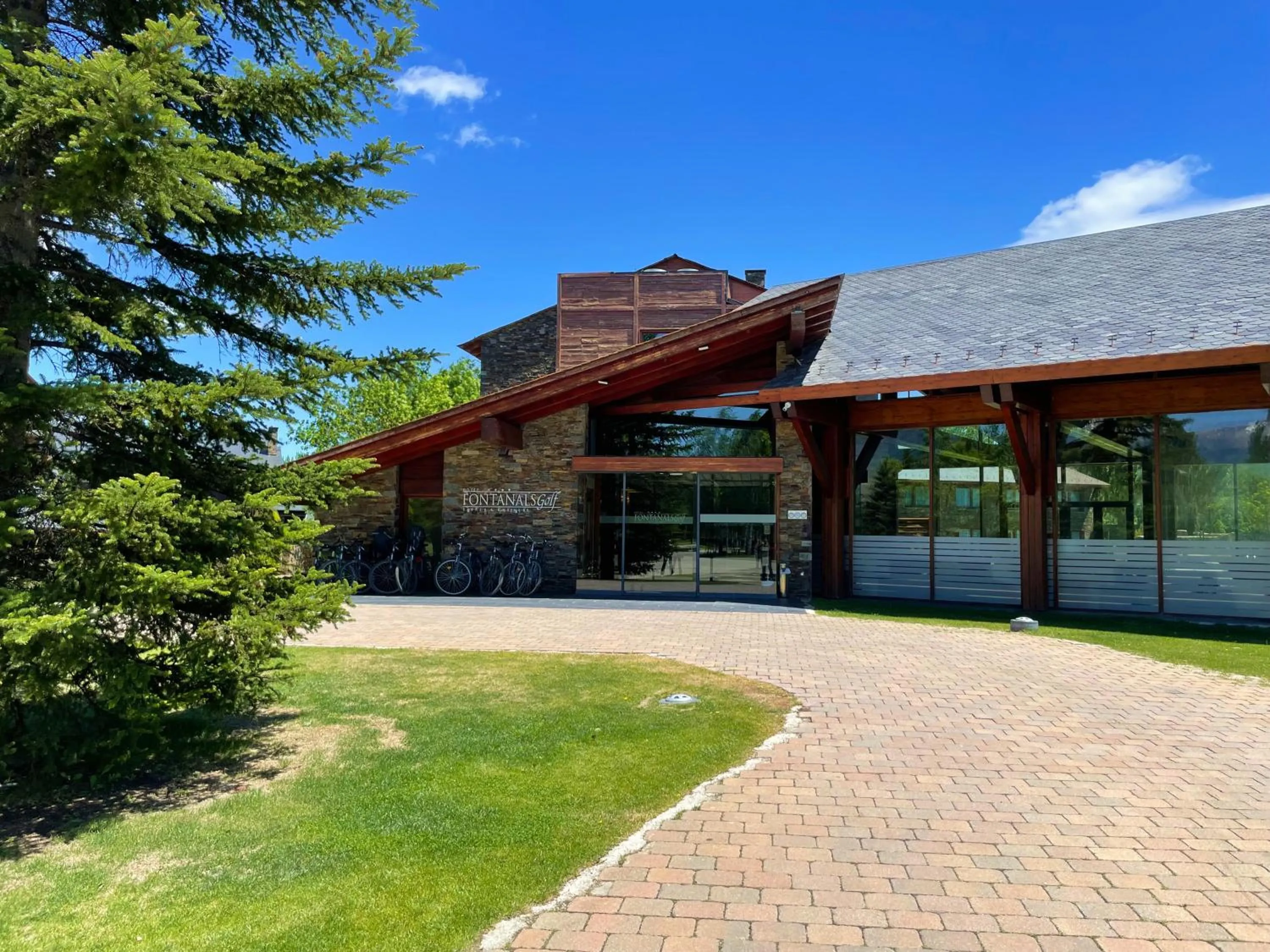 Property building in Hotel Fontanals Golf