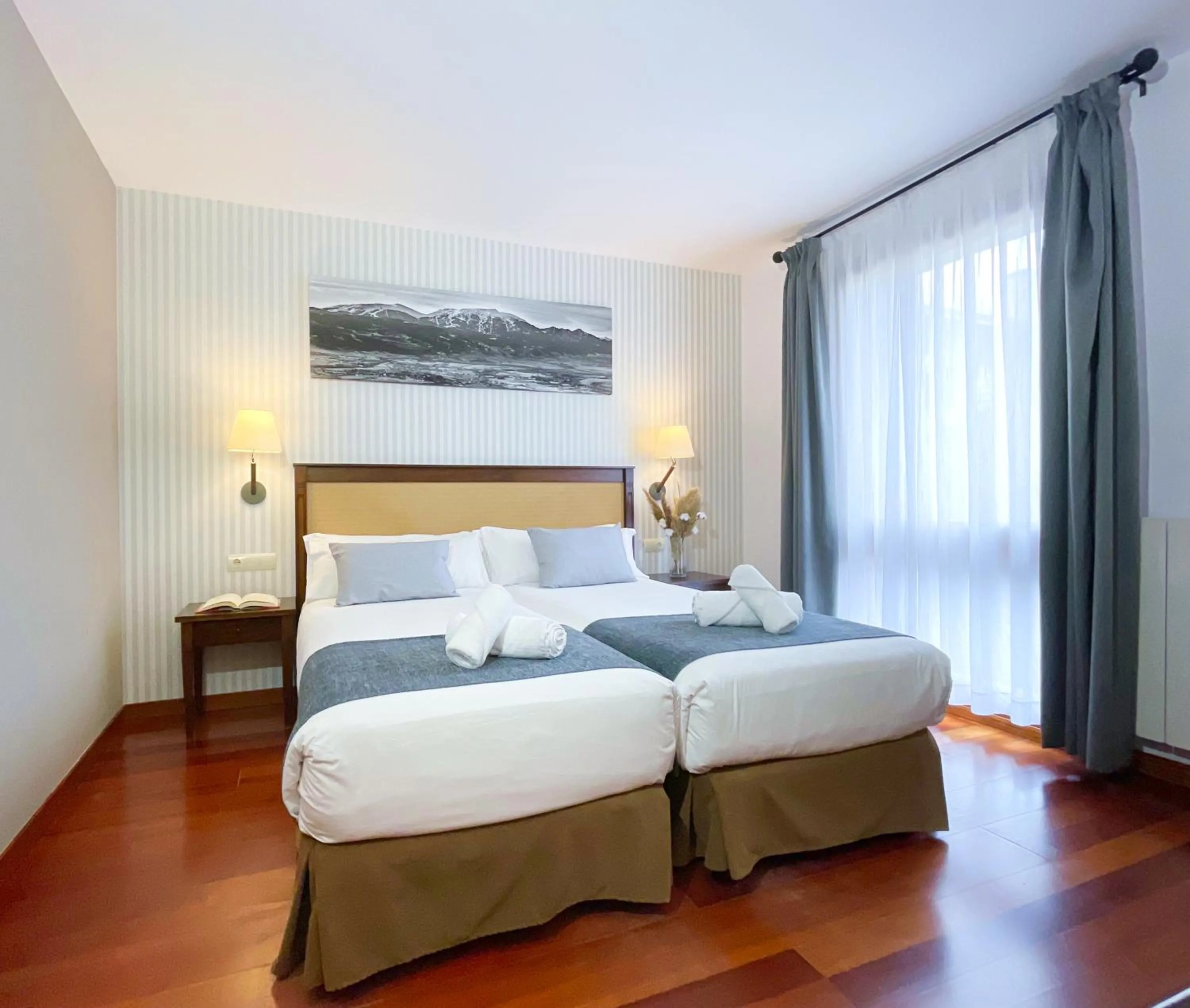 Photo of the whole room, Bed in Hotel Fontanals Golf