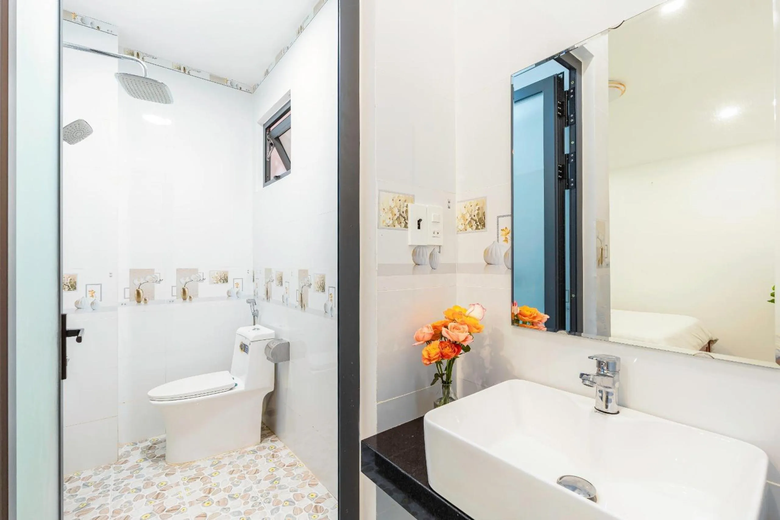 Bathroom in Nhat Minh Hotel Dalat