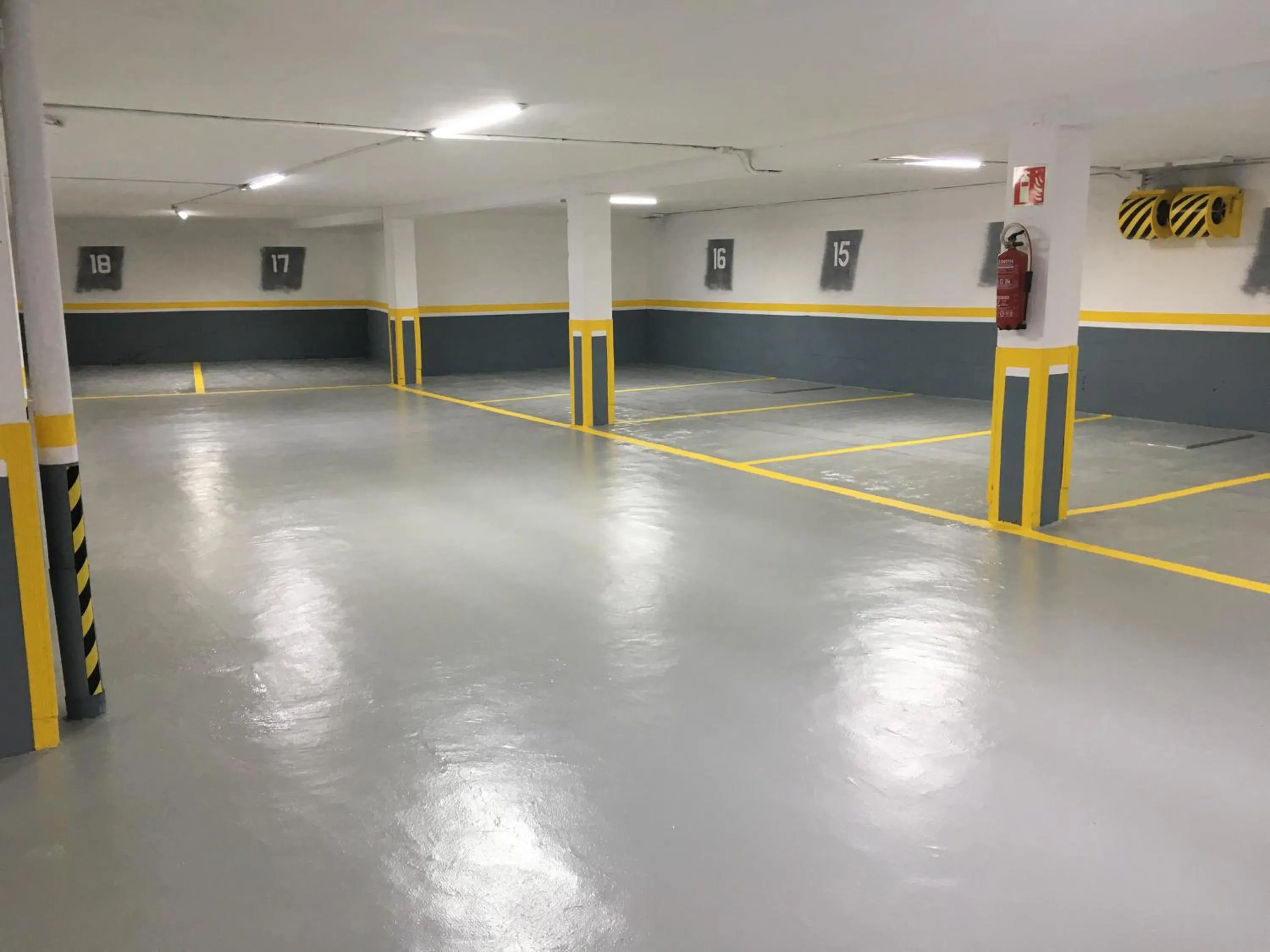 Parking in Las Rocas Playa Hotel