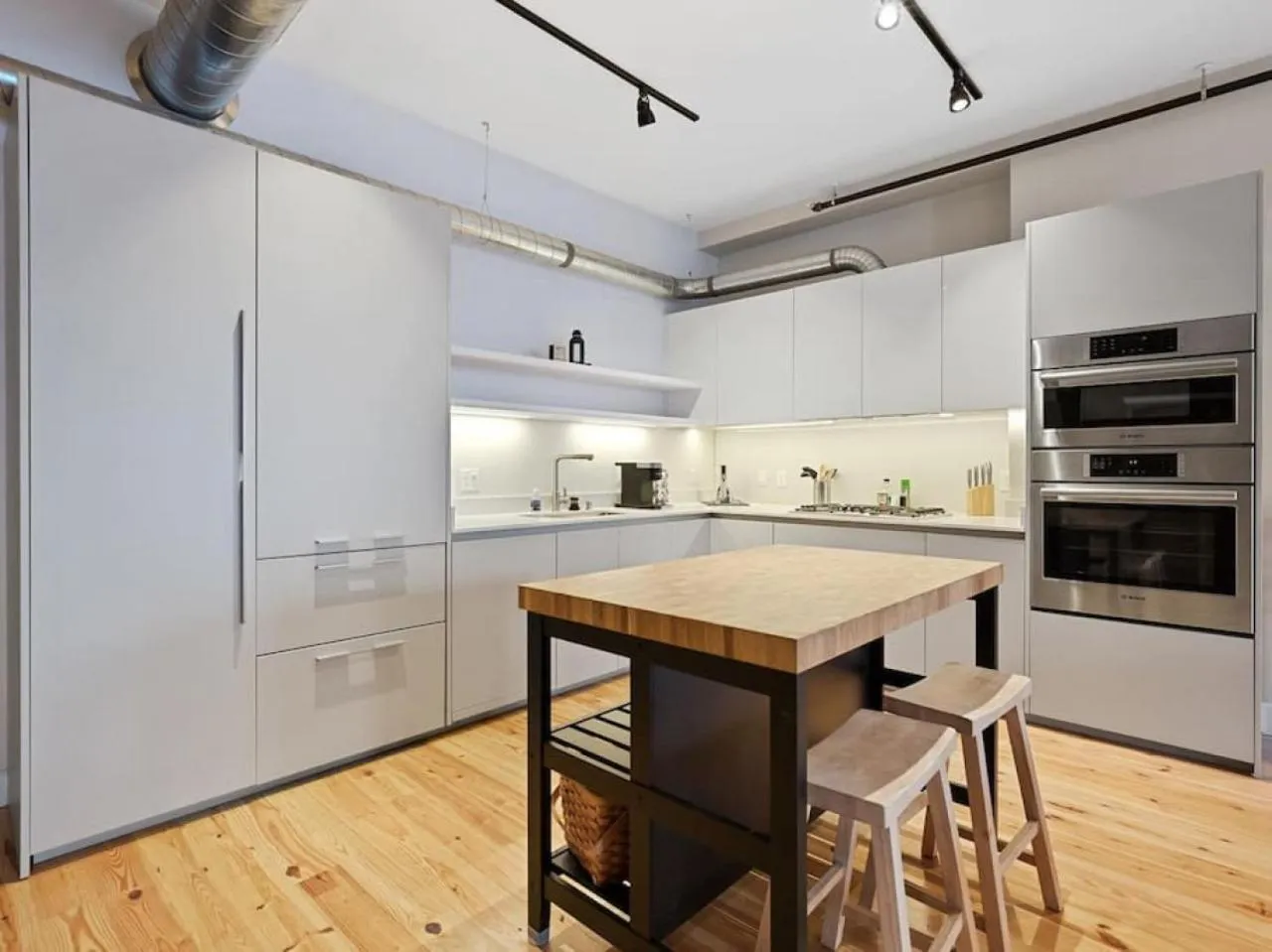 Kitchen or kitchenette in Luxury 4-Bedroom Retreat in the Heart of Over the Rhine