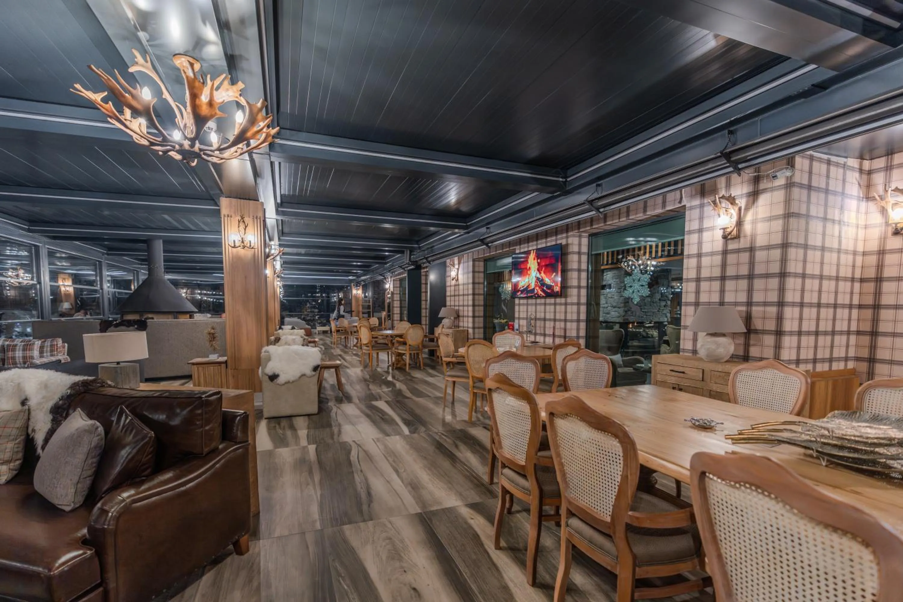 Restaurant/places to eat in SARPİNO MOUNTAİN HOTEL