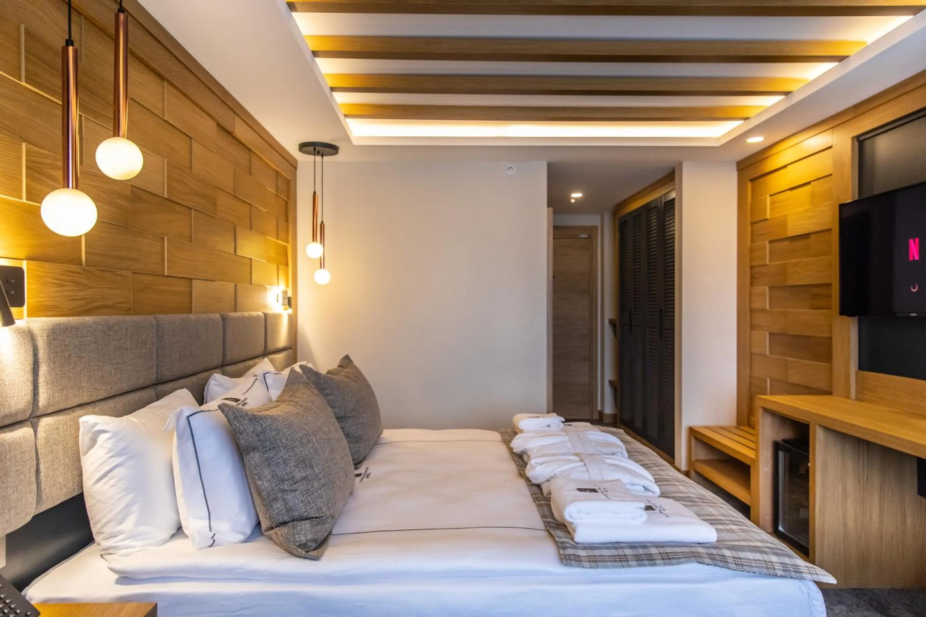 Photo of the whole room, Bed in SARPİNO MOUNTAİN HOTEL