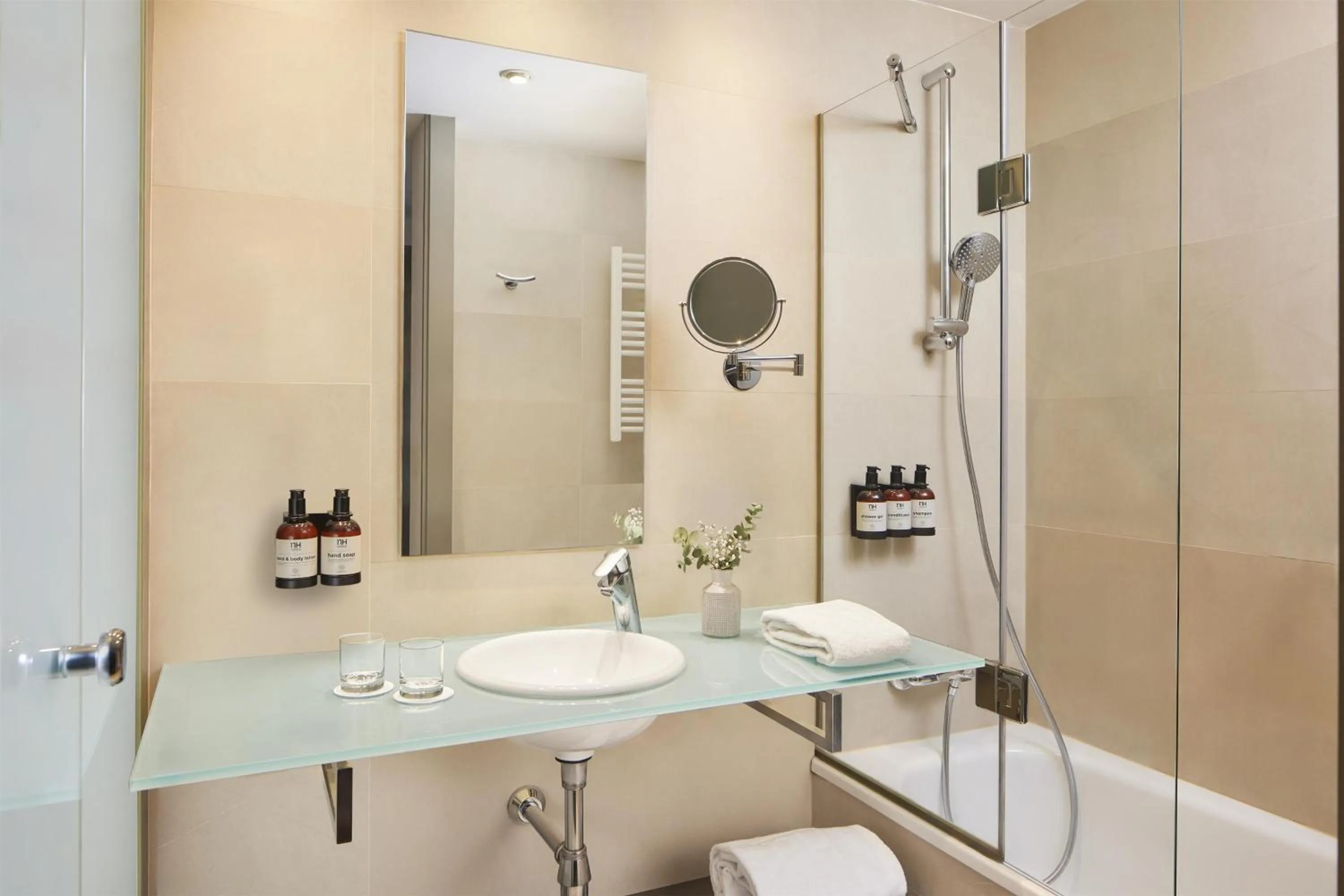 Bathroom in NH Alicante