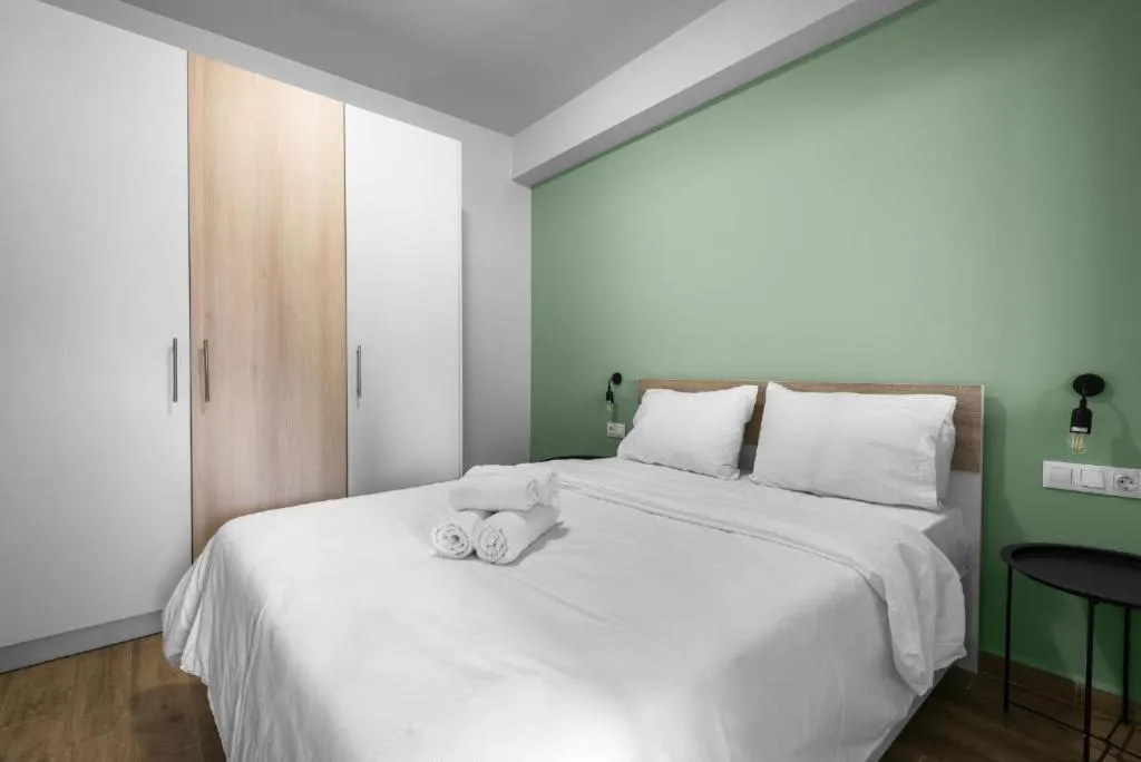 Bed in Big Apple, Nilie Hospitality MGMT