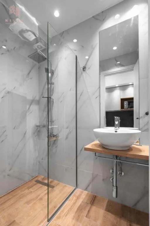 Shower in Big Apple, Nilie Hospitality MGMT