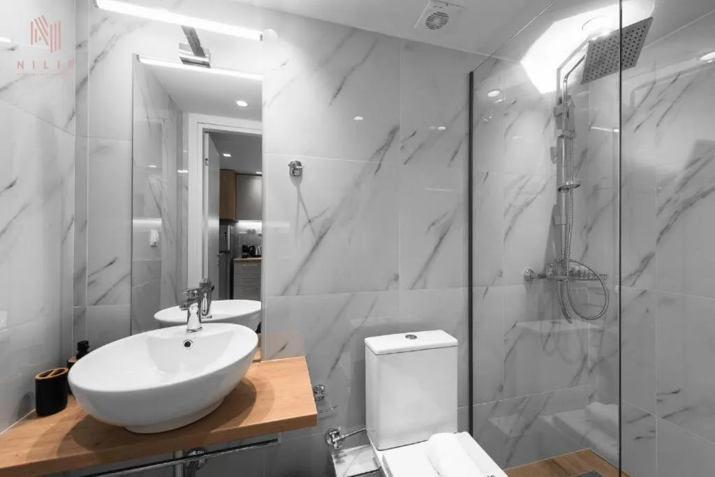 Shower in Big Apple, Nilie Hospitality MGMT