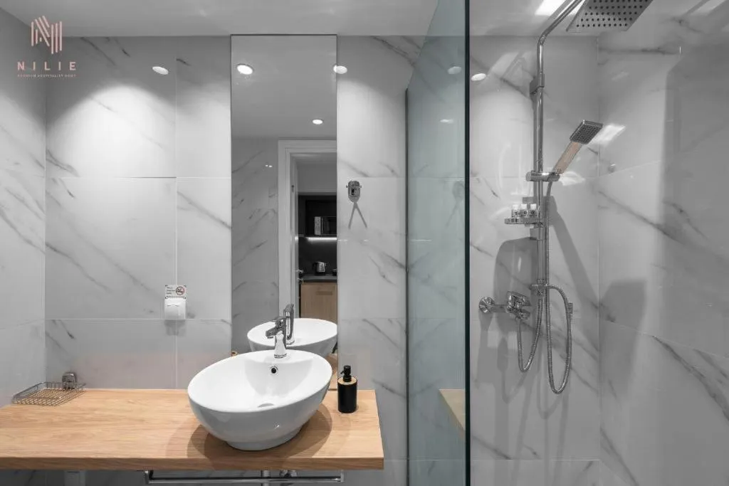 Shower in Big Apple, Nilie Hospitality MGMT