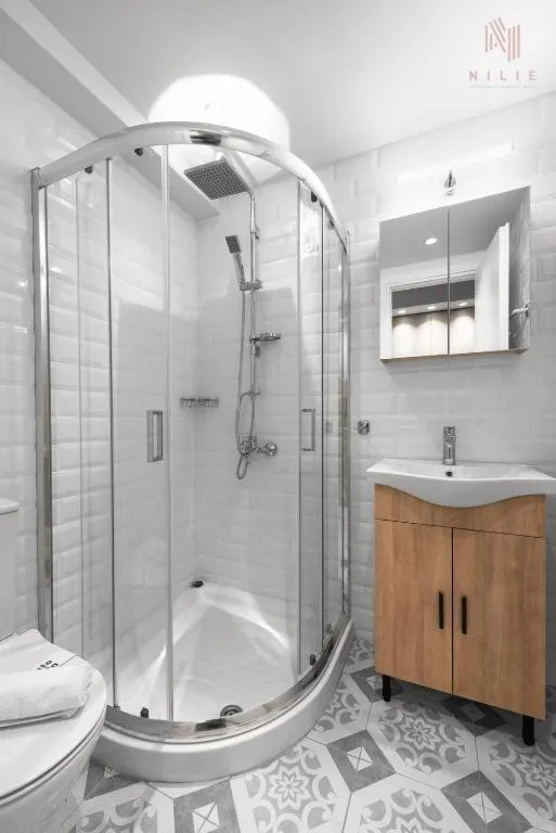 Shower in Big Apple, Nilie Hospitality MGMT