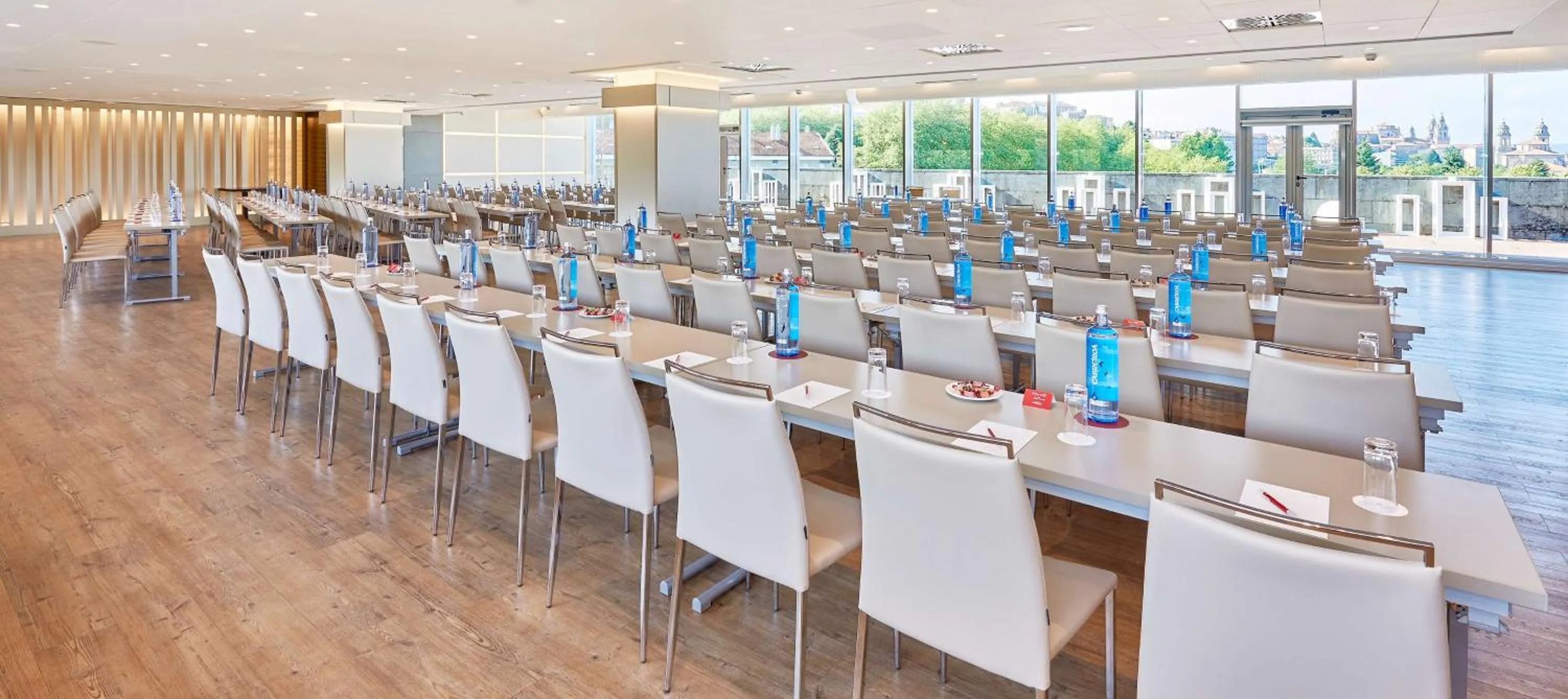 Meeting/conference room in NH Collection Santiago de Compostela