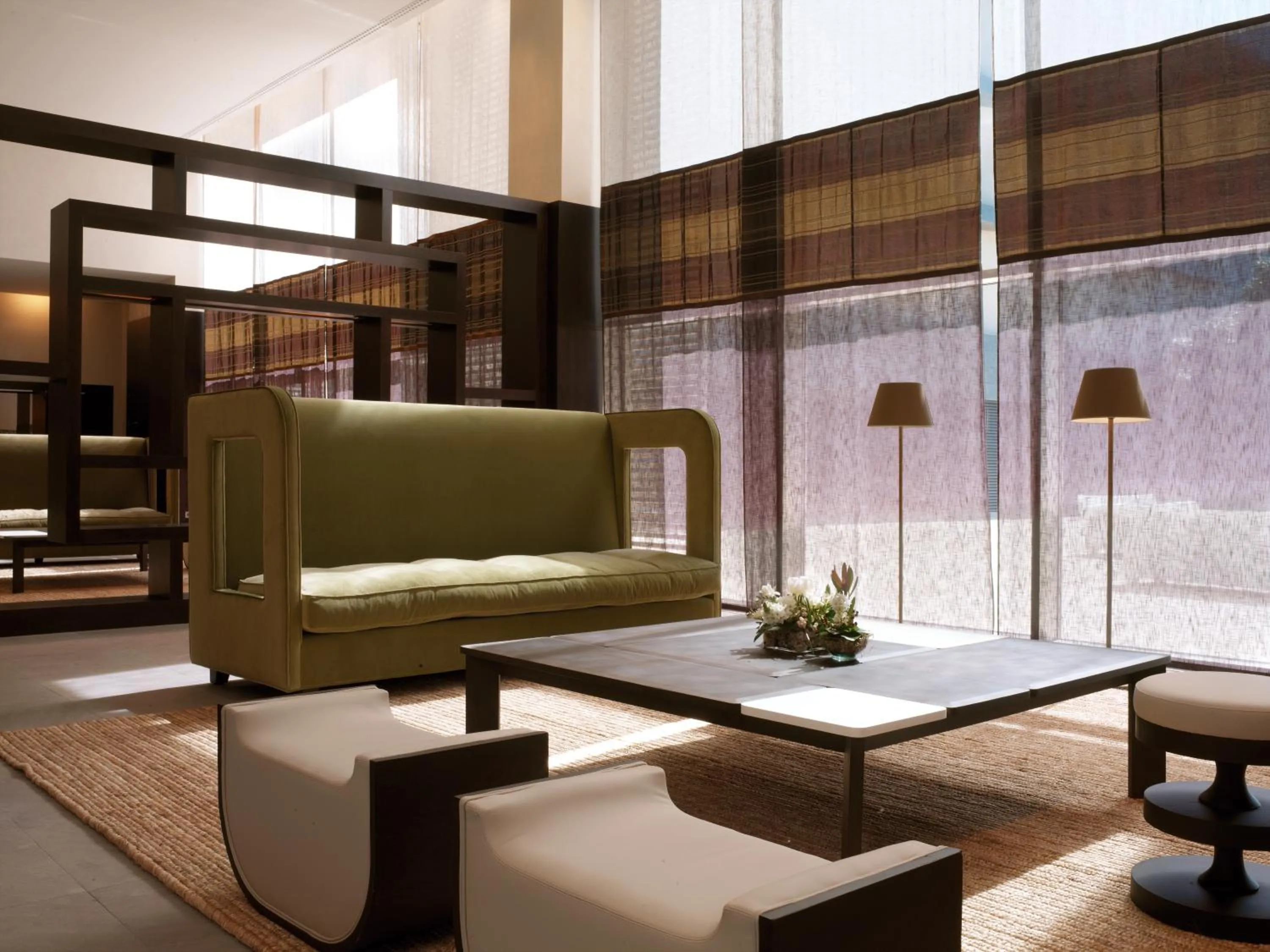 Communal lounge/ TV room in NH Collection Santiago de Compostela