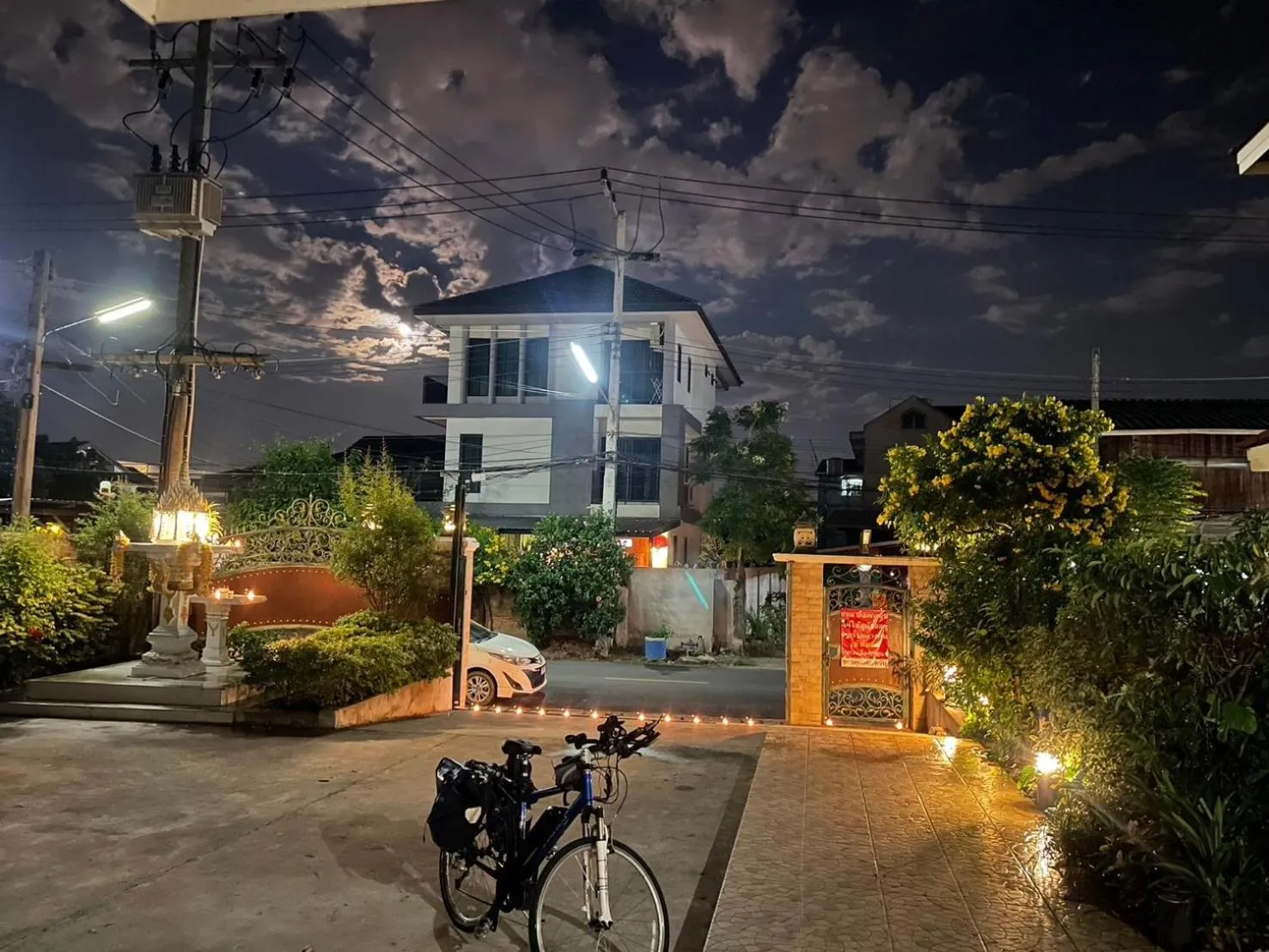 Night in Laph Kham House