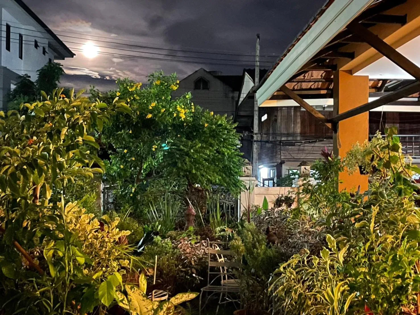 Night in Laph Kham House