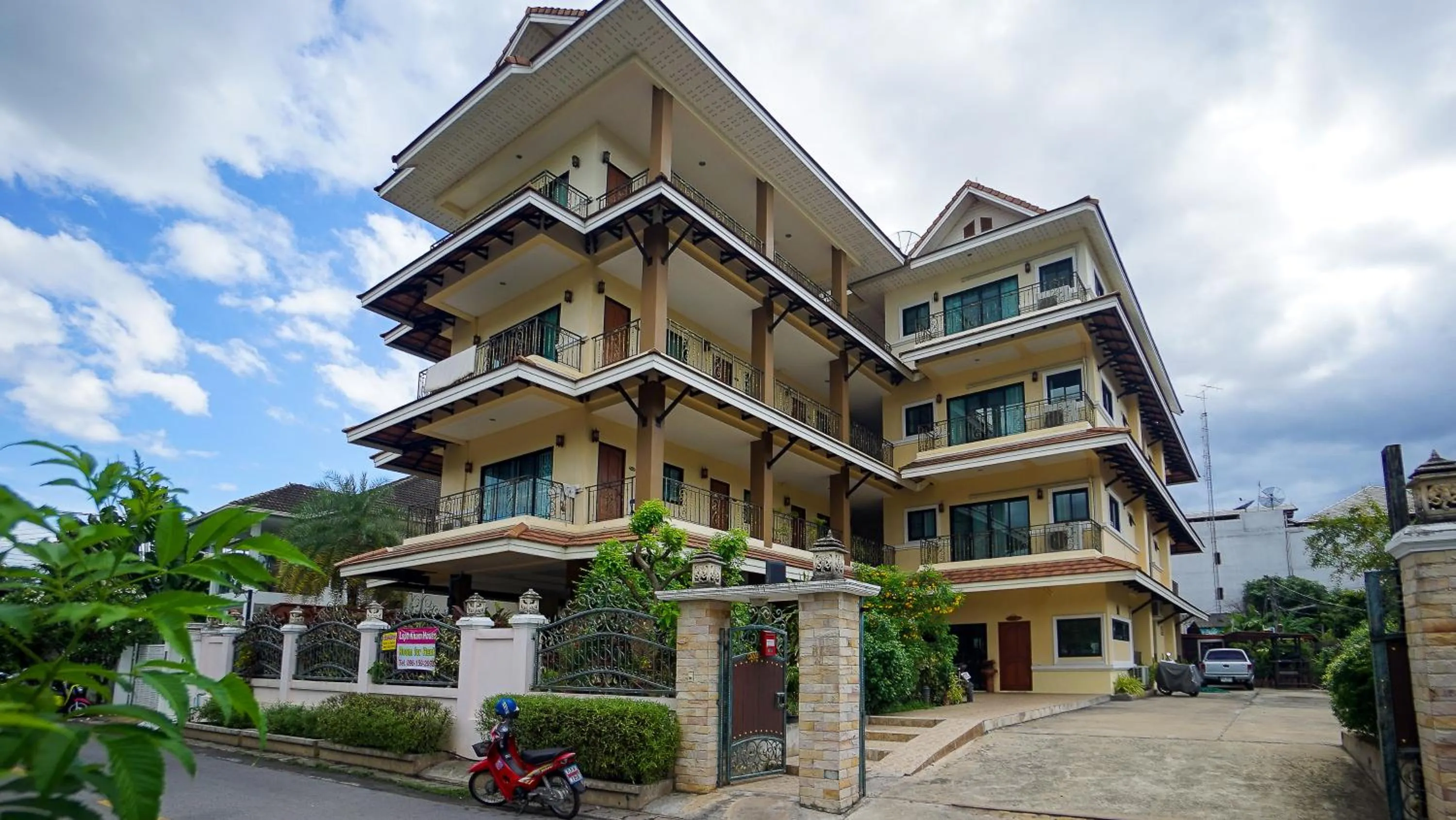 Property building in Laph Kham House