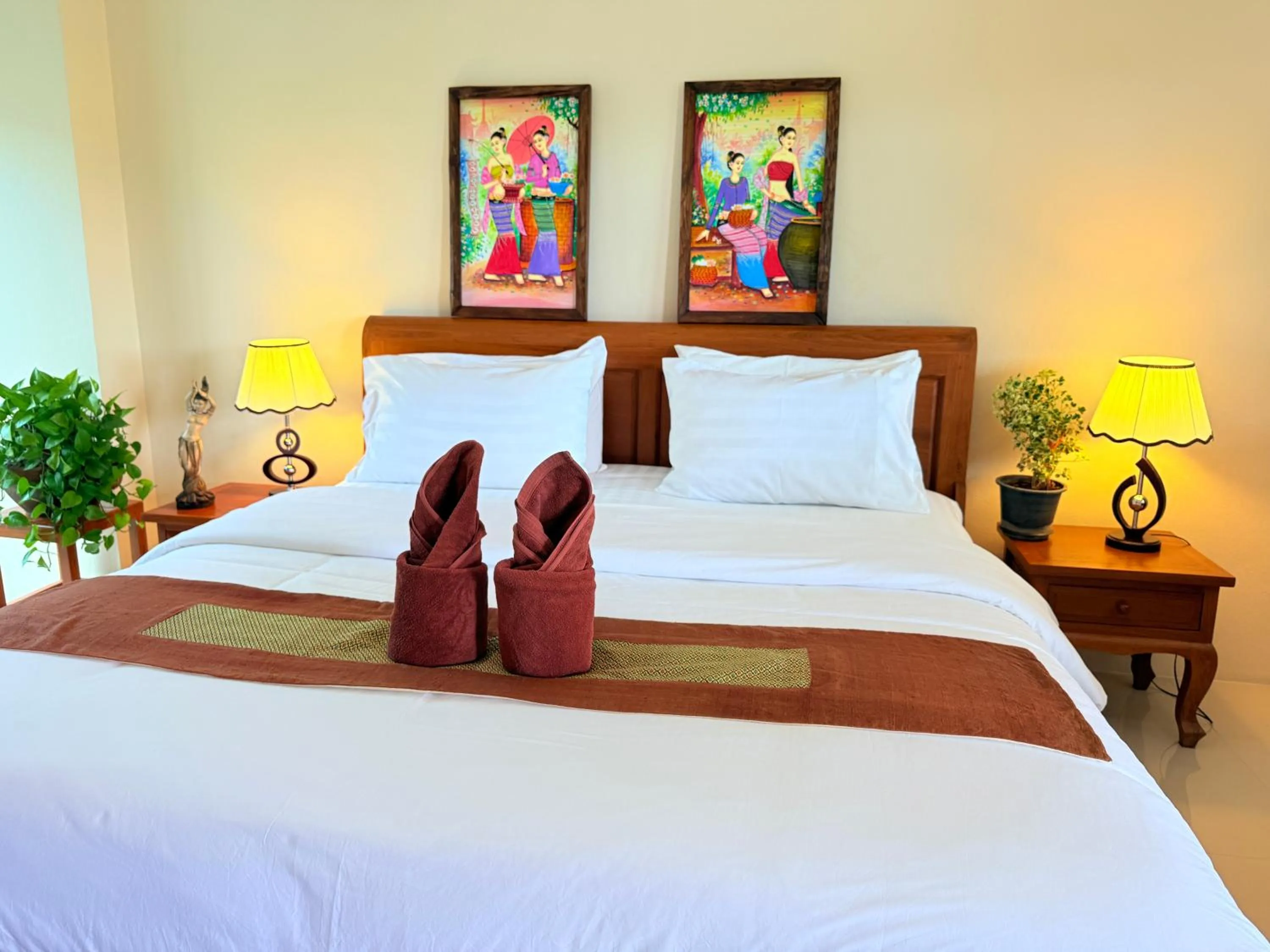 Bedroom, Bed in Laph Kham House