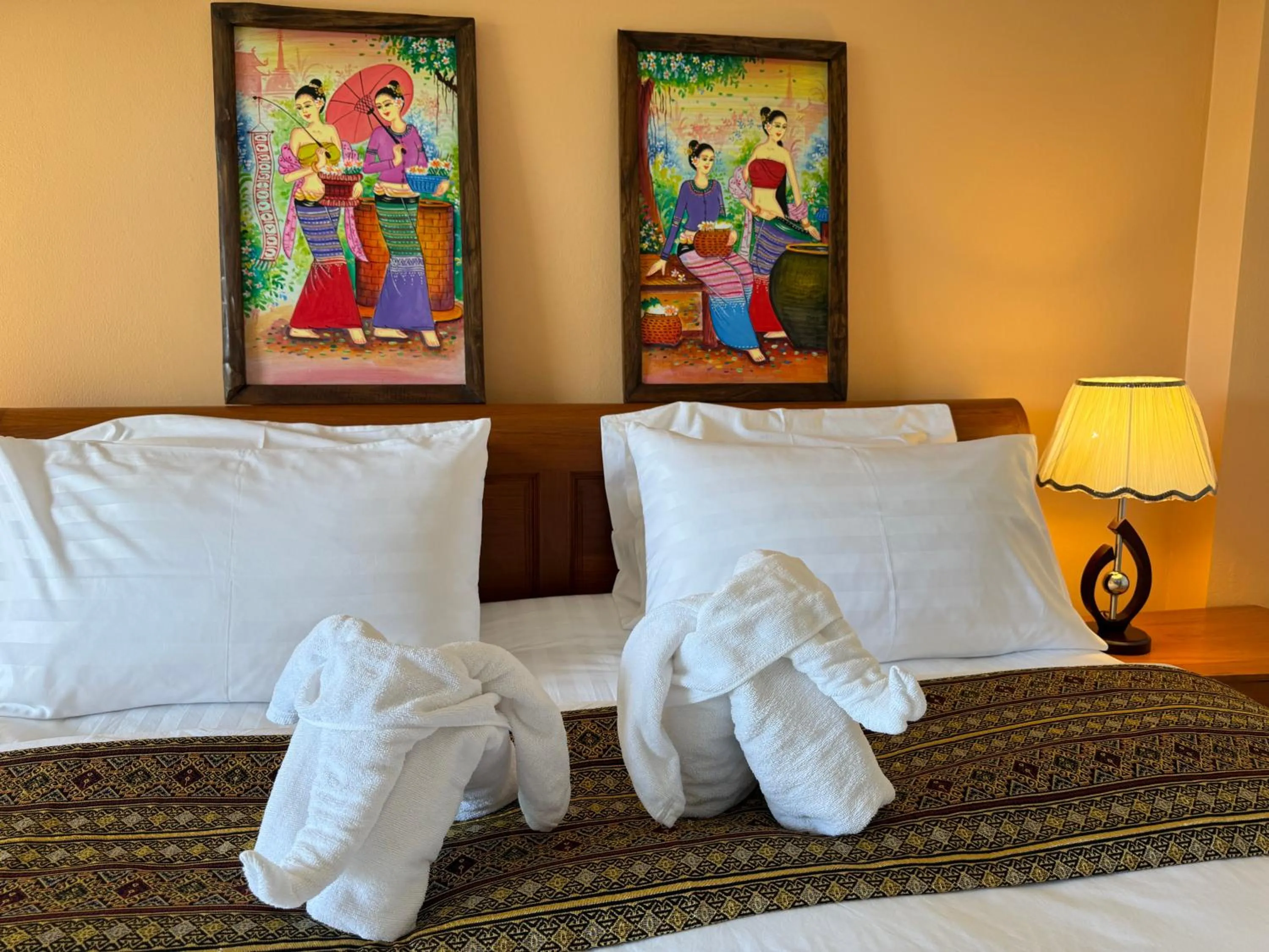 Bedroom, Bed in Laph Kham House