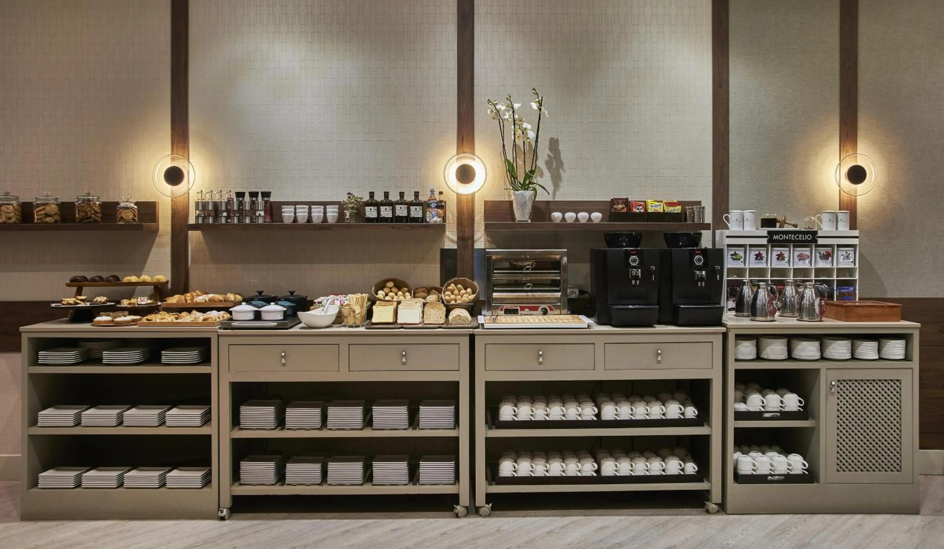 Breakfast in NH Collection León Plaza Mayor