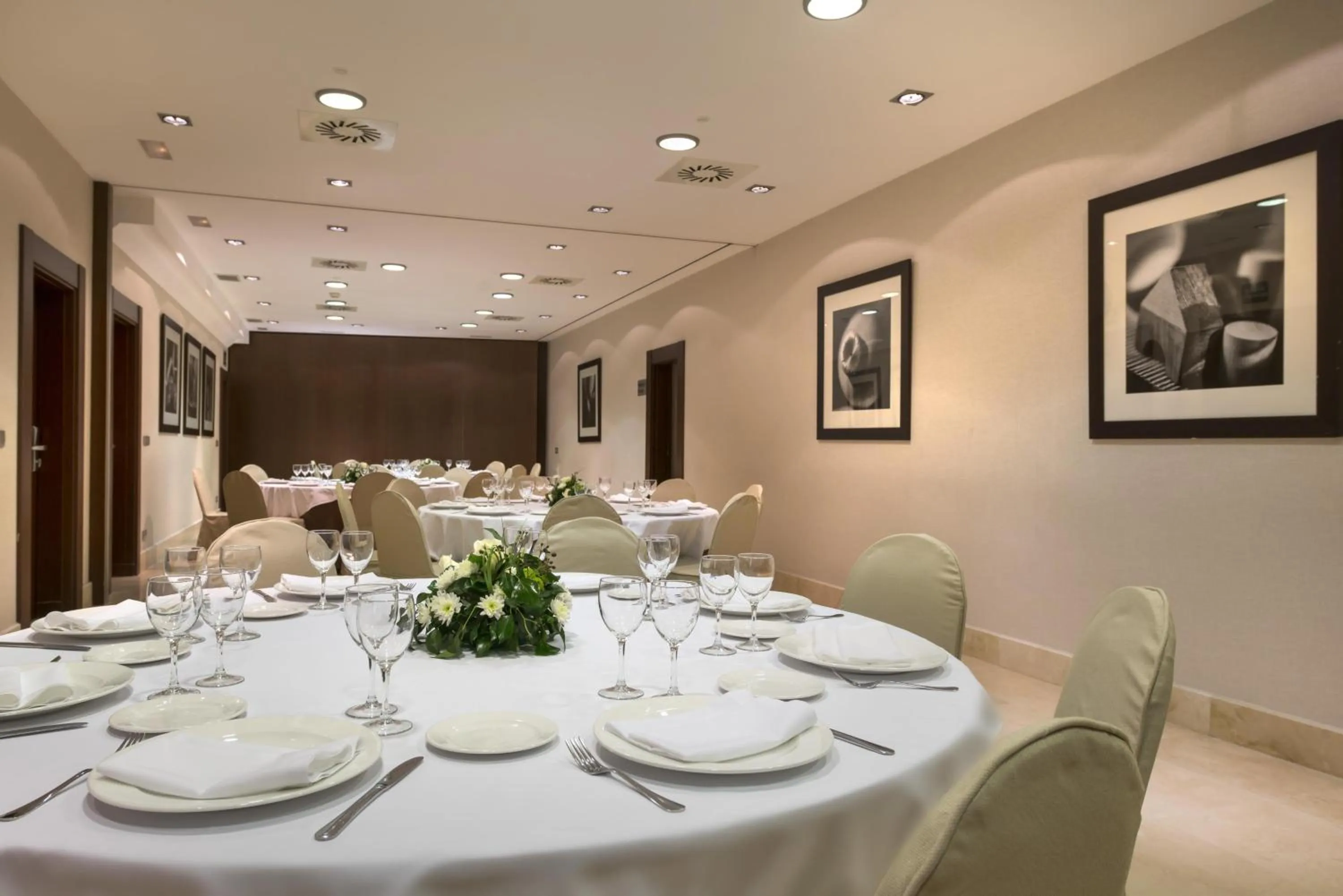 Restaurant/places to eat in NH Collection León Plaza Mayor