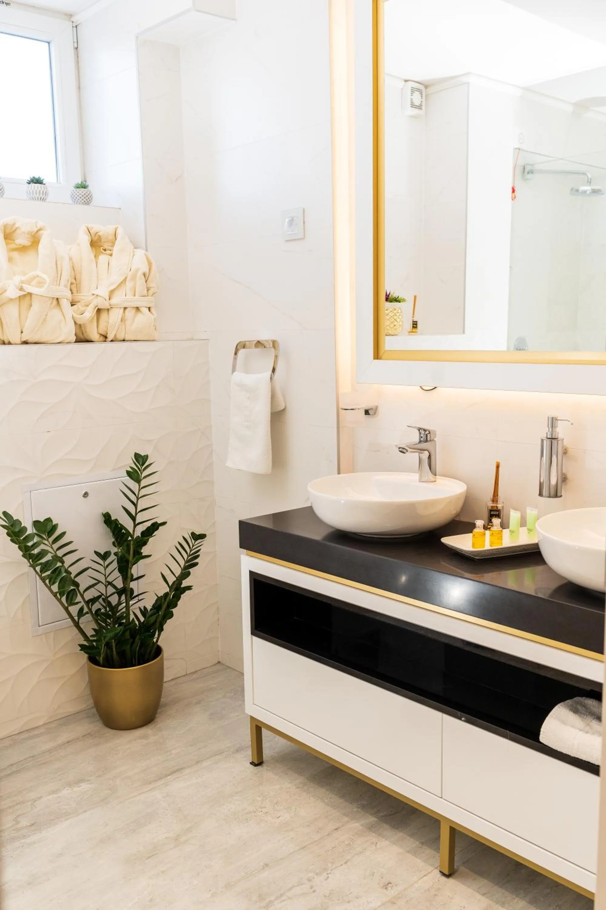 Property building in Queen Palace