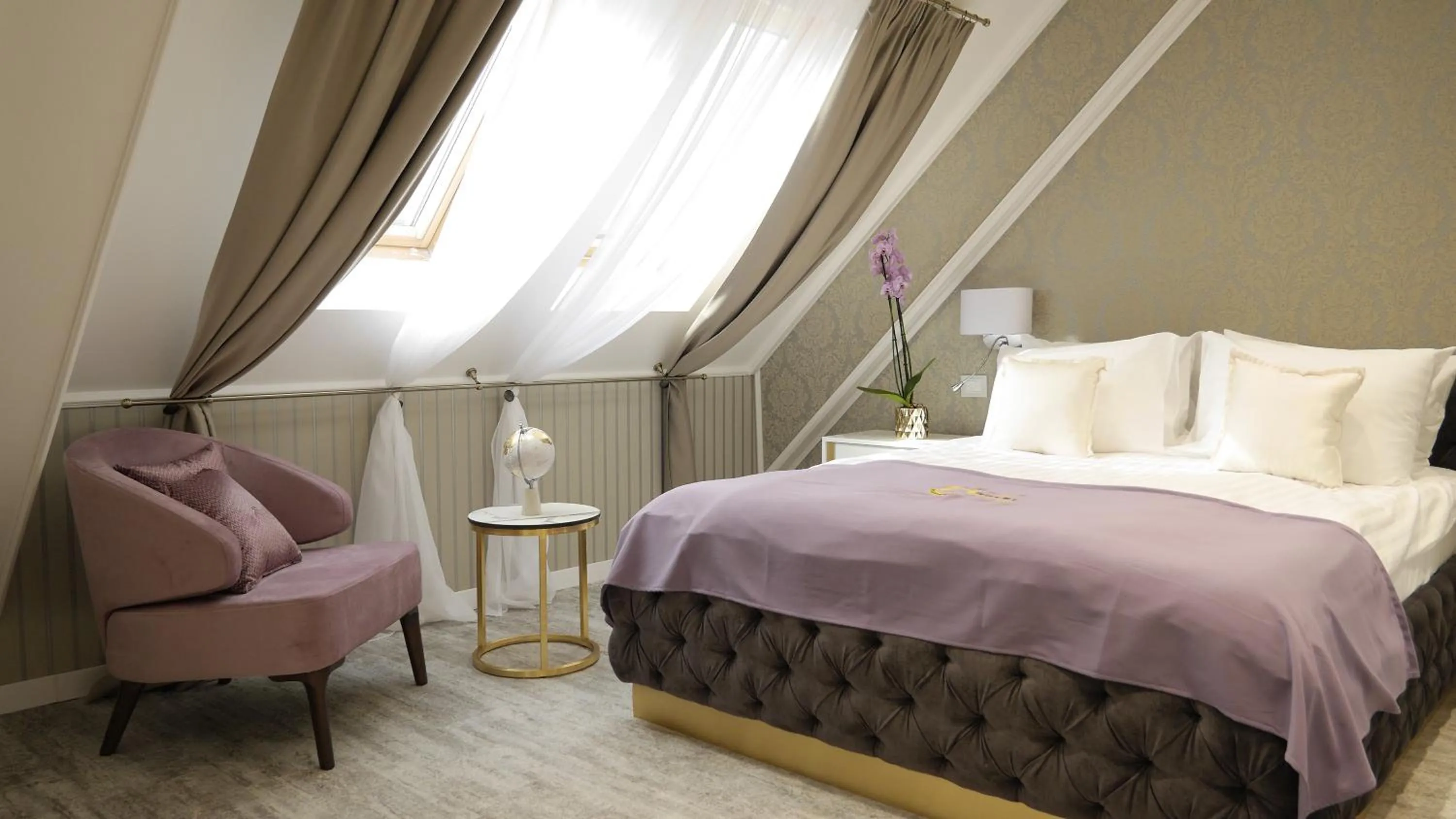 Spa and wellness centre/facilities, Bed in Queen Palace