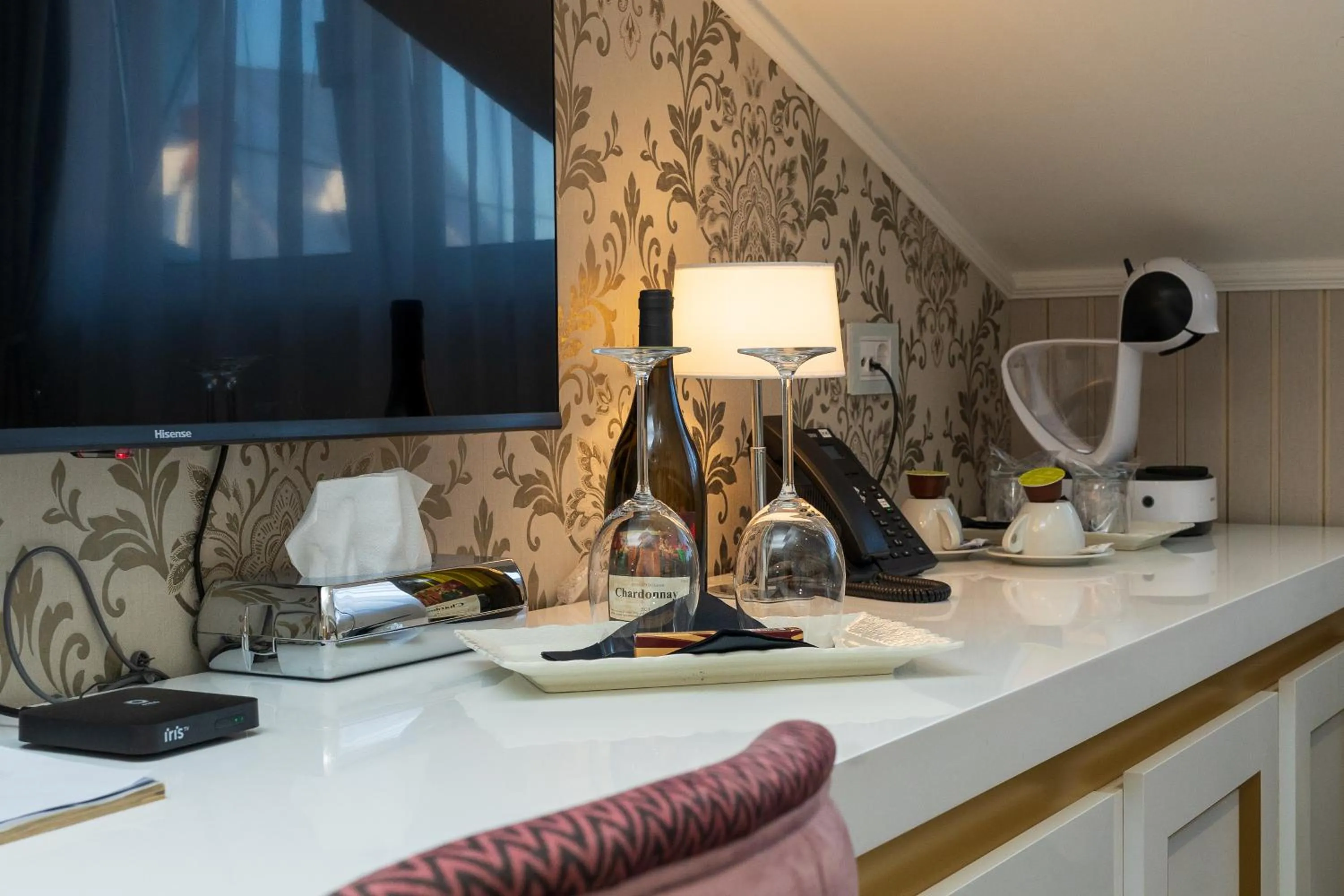 Text overlay in Queen Palace