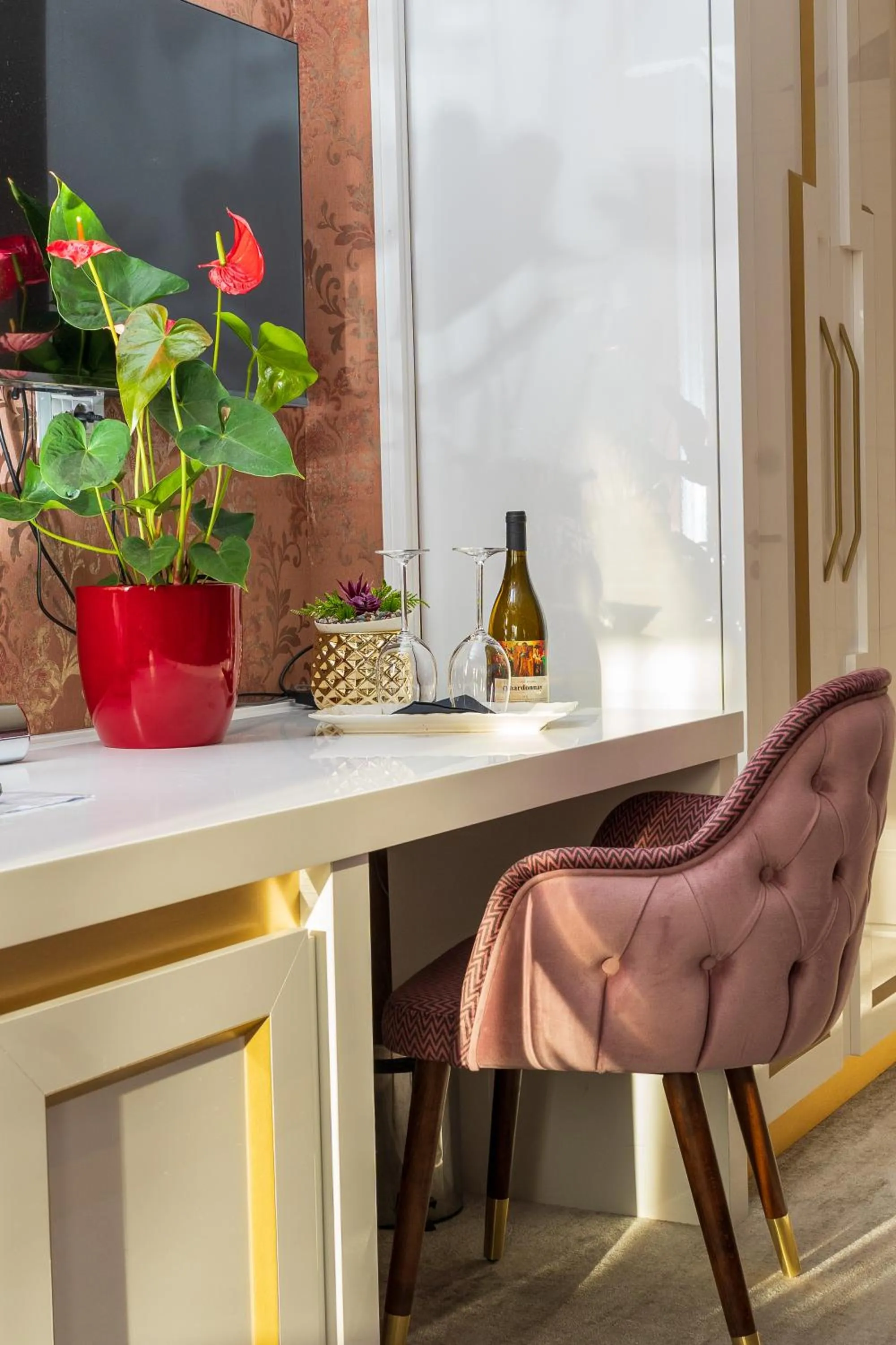 Photo of the whole room in Queen Palace