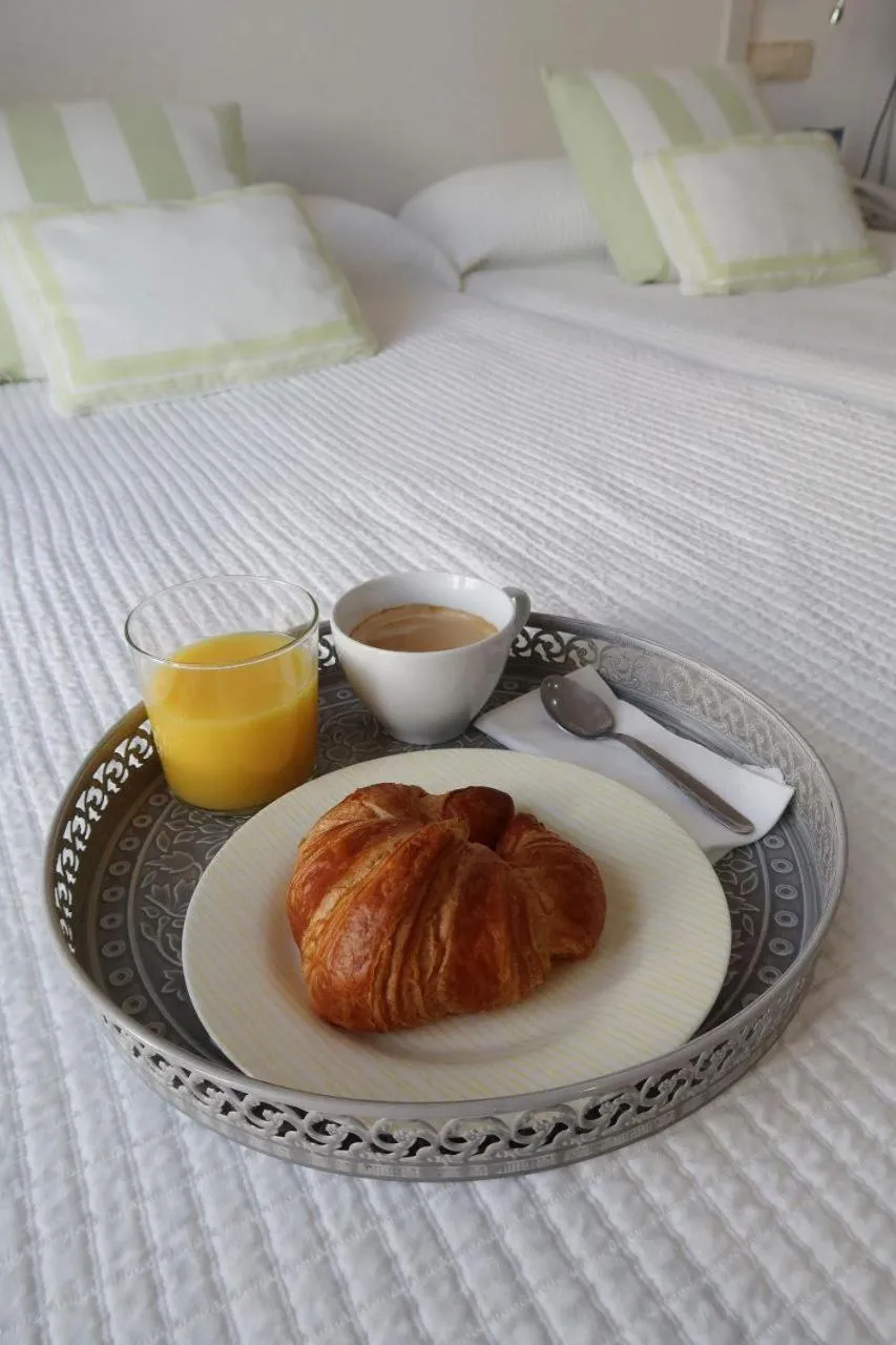 Breakfast, Bed in Hotel Malaga Picasso