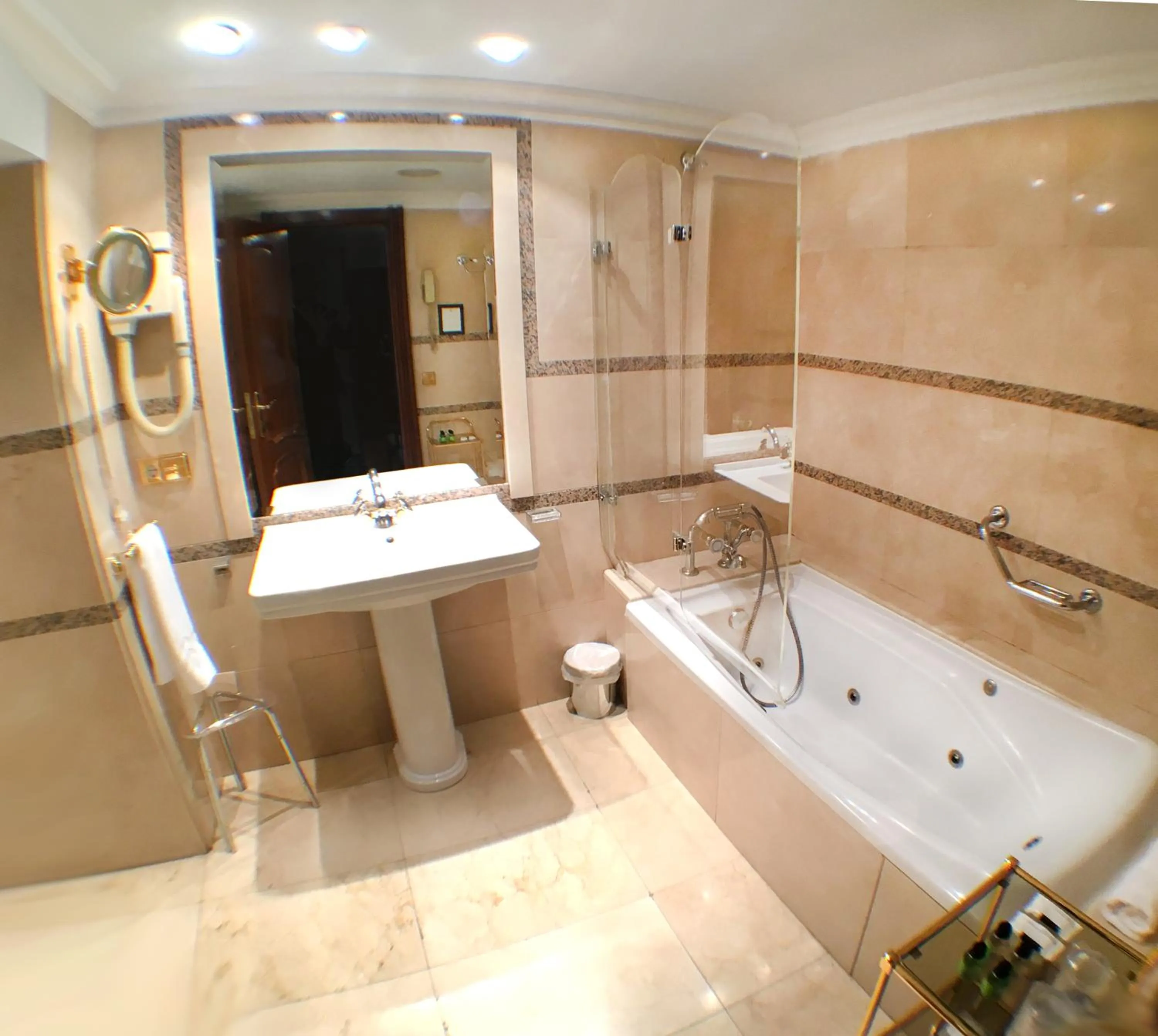 Bathroom in Hotel Maria Luisa