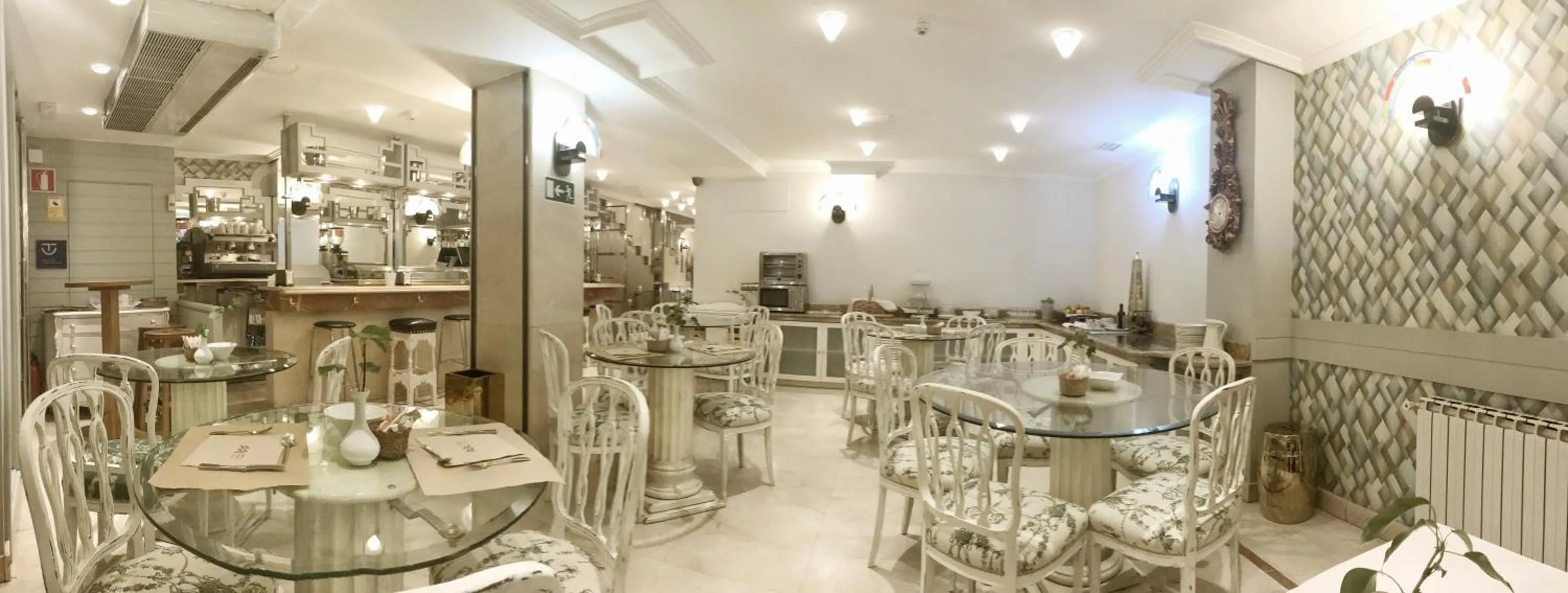 Food and drinks in Hotel Maria Luisa