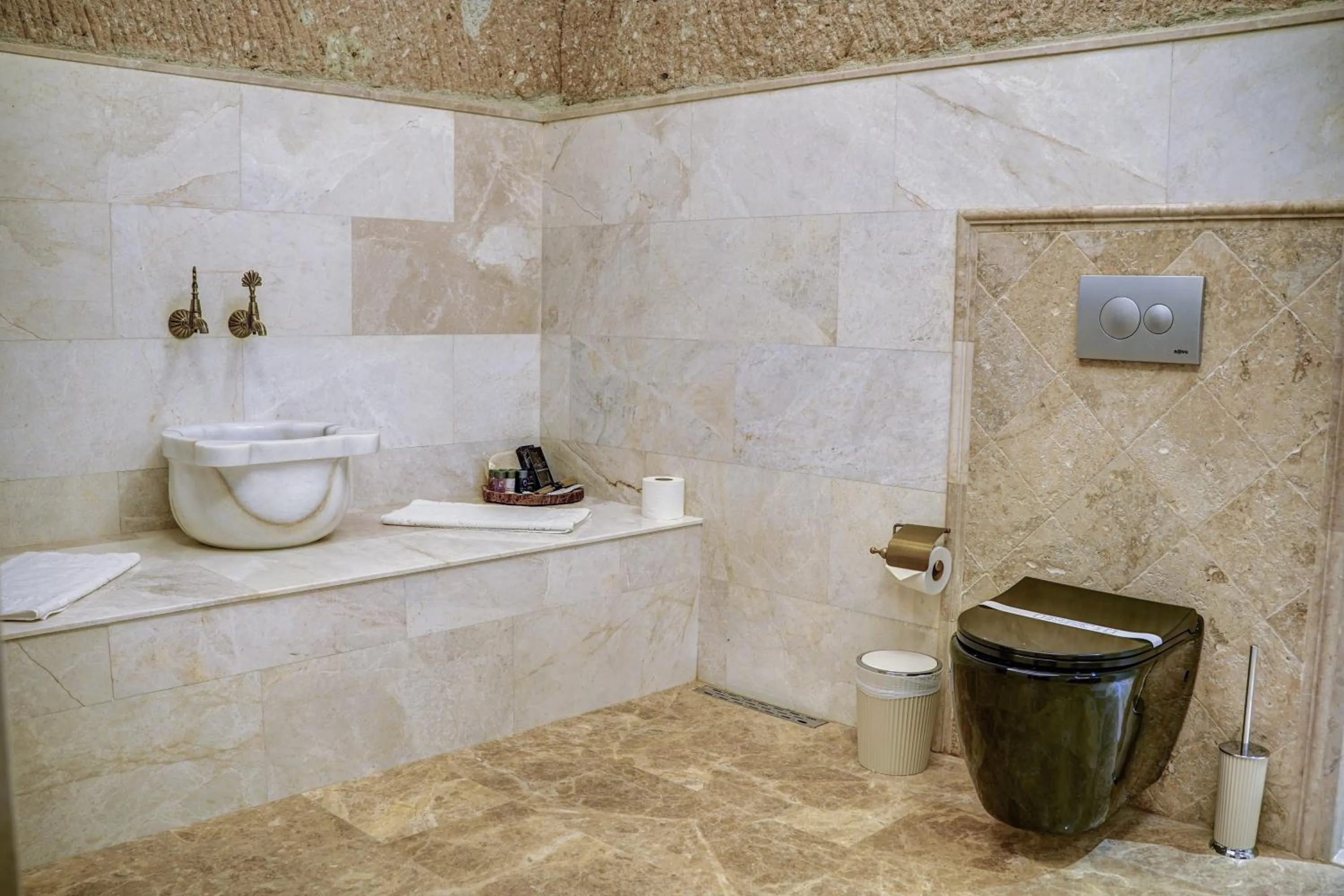 Bathroom in The Calypso Cave