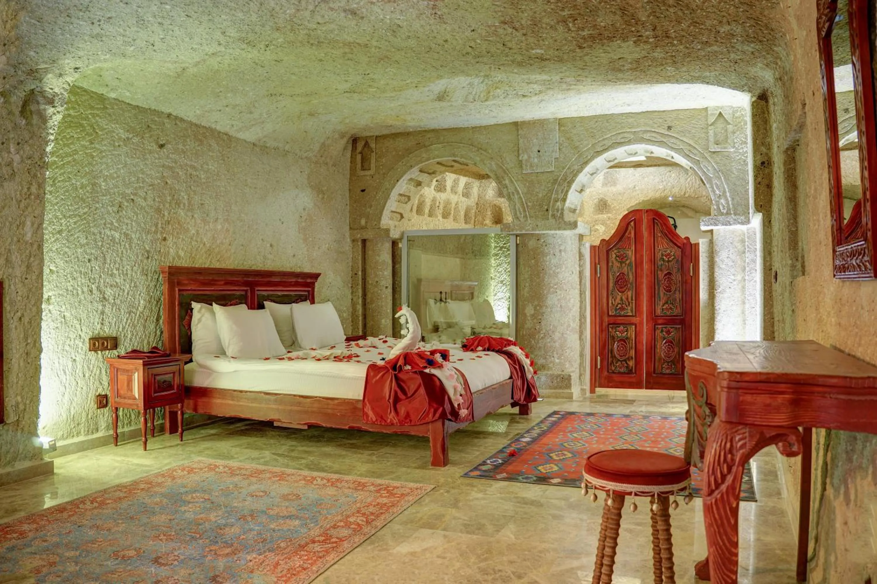 Bedroom, Bed in The Calypso Cave