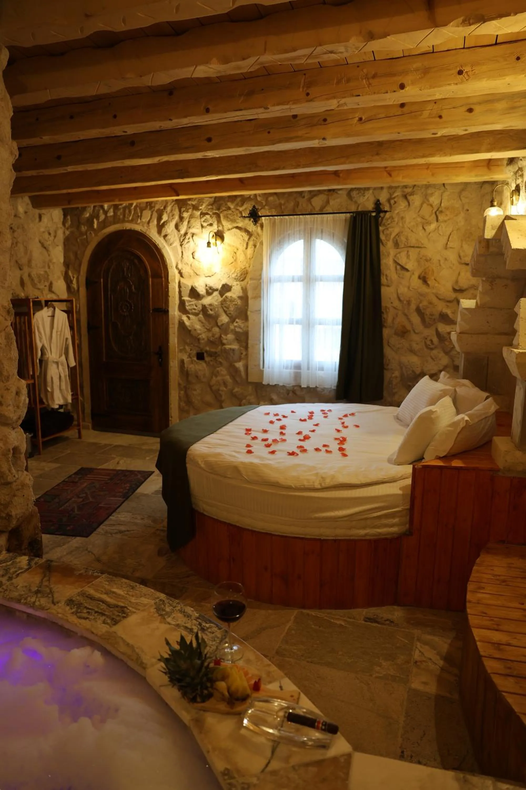 Photo of the whole room, Bed in The Calypso Cave