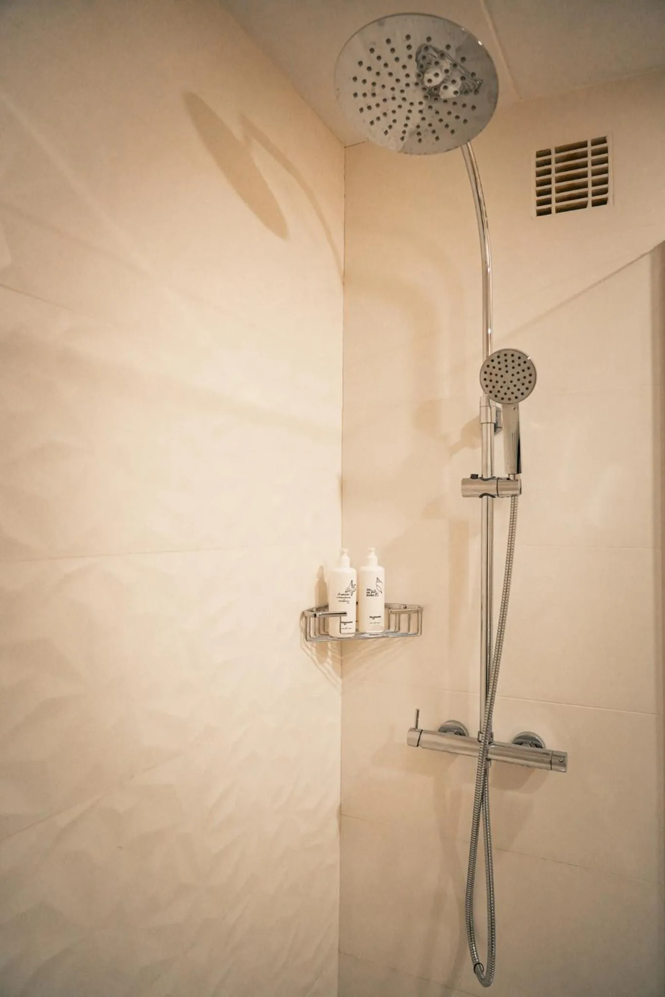 Bathroom in htop Royal Beach