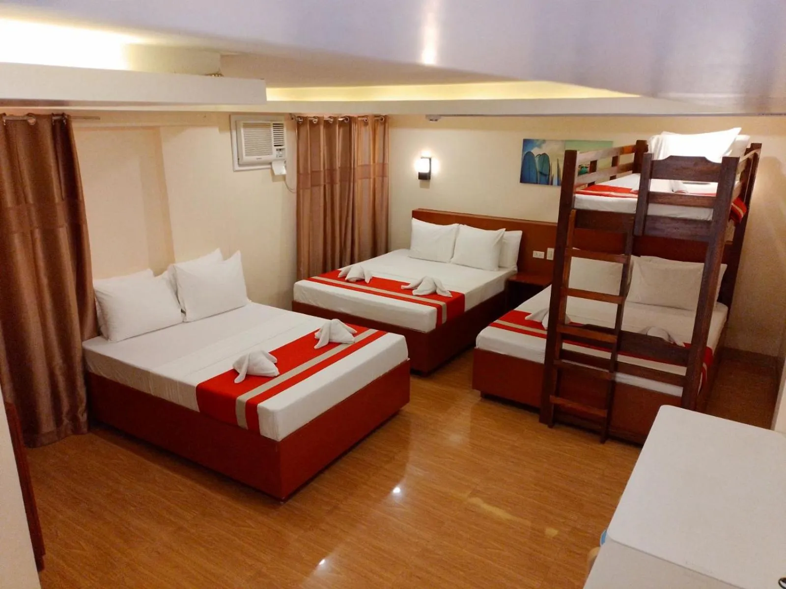 Bedroom, Bed in Dy Heritage Suites