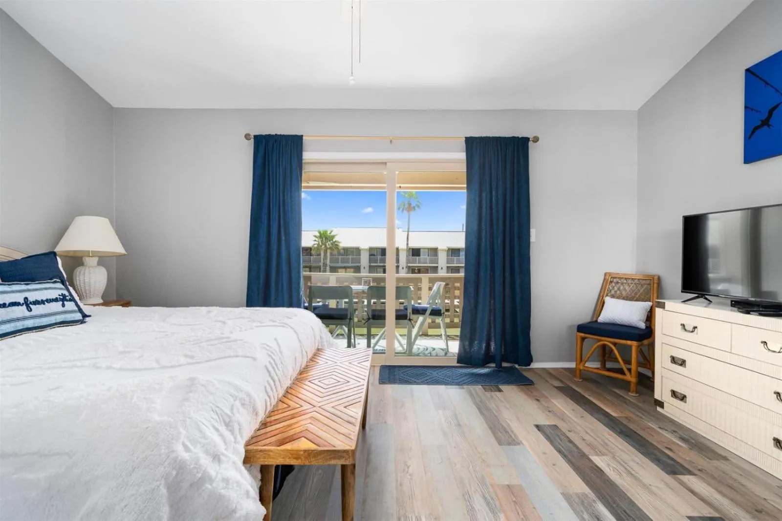 Property building, Bed in BoHo by the Bay