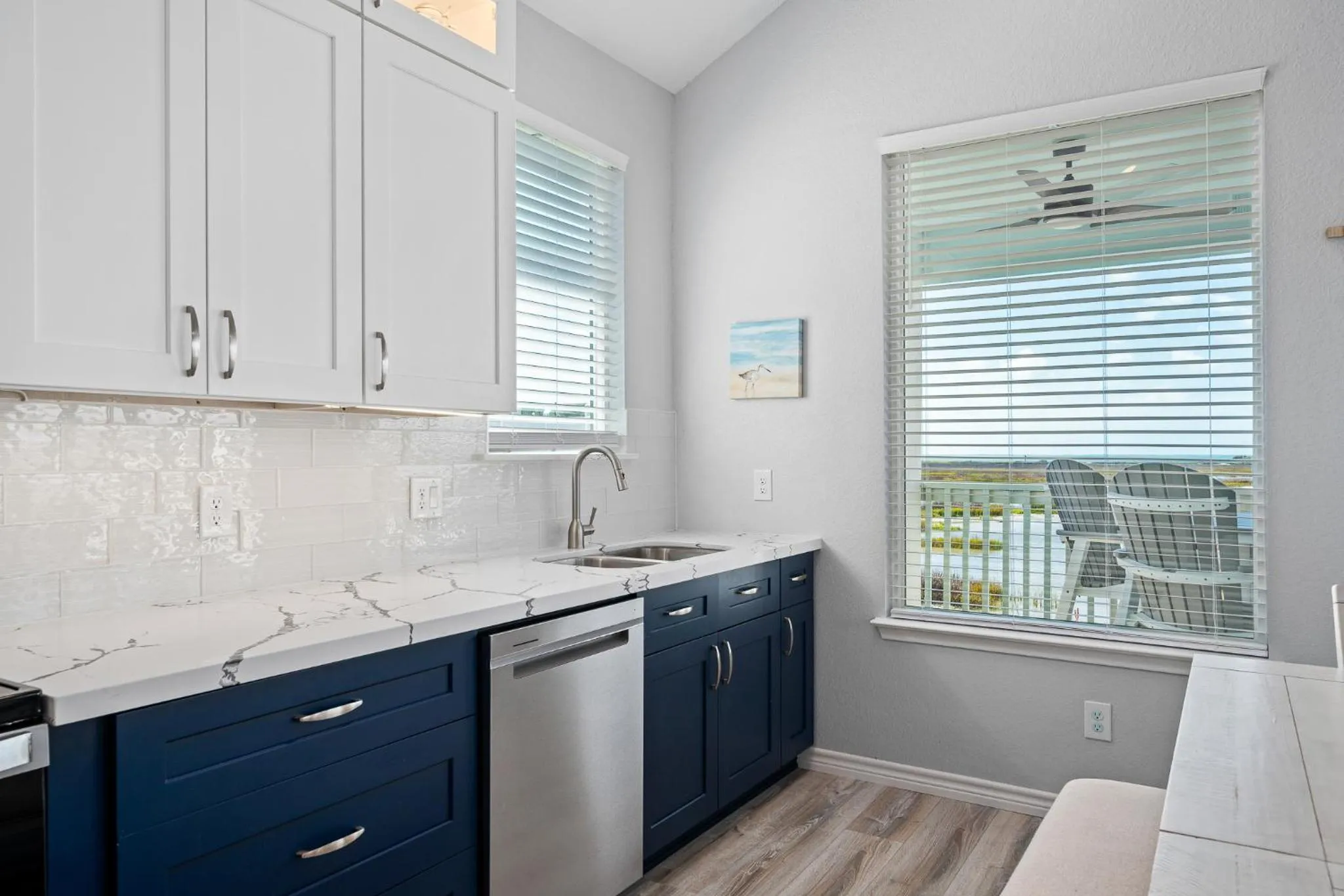 Property building in Birds on the Bay