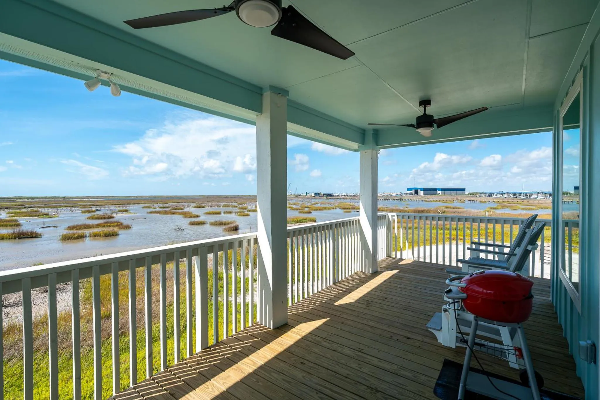 Property building in Birds on the Bay