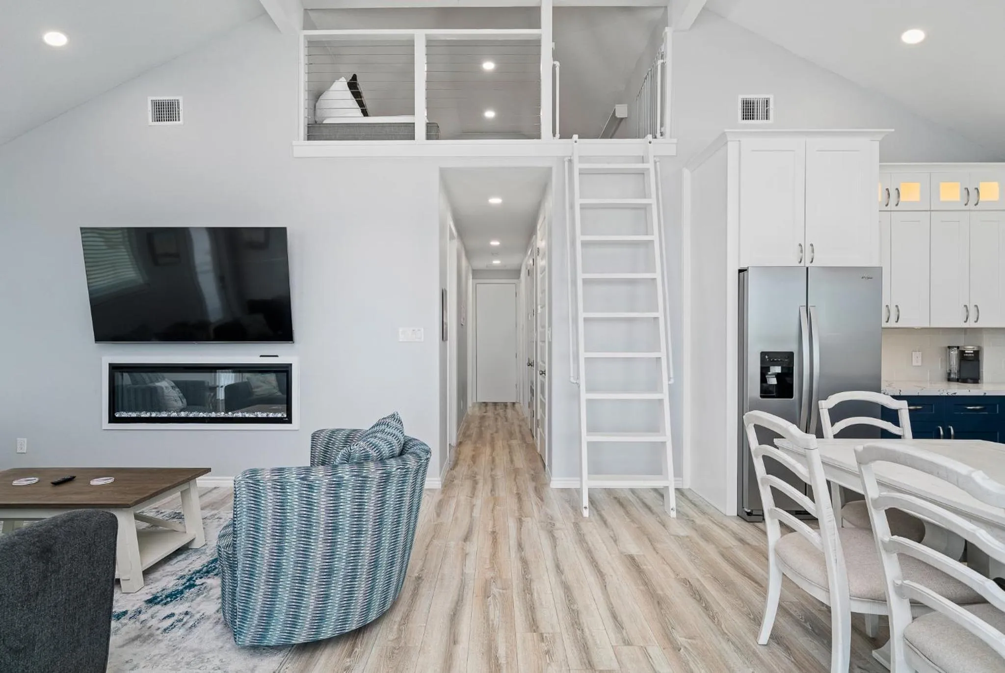 Property building in Birds on the Bay