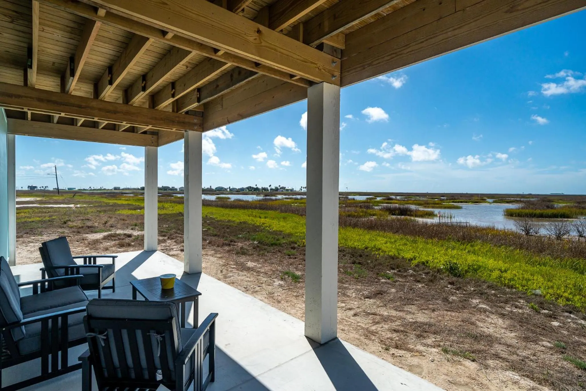 Property building in Birds on the Bay