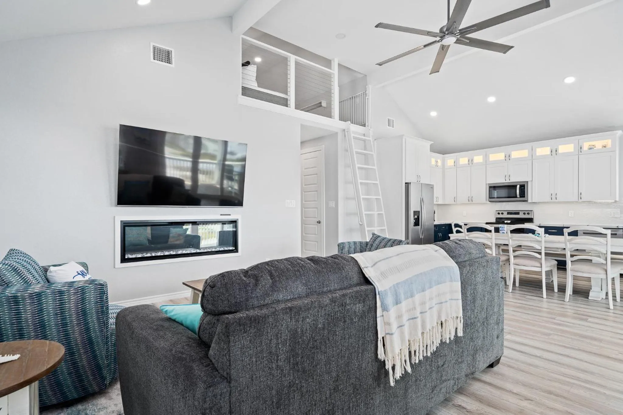 Property building in Birds on the Bay