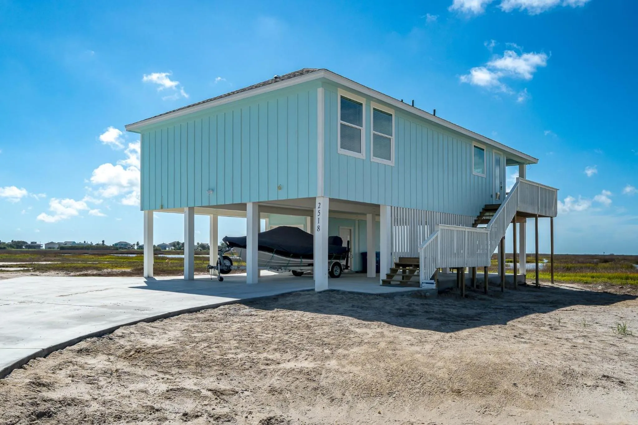 Property building in Birds on the Bay