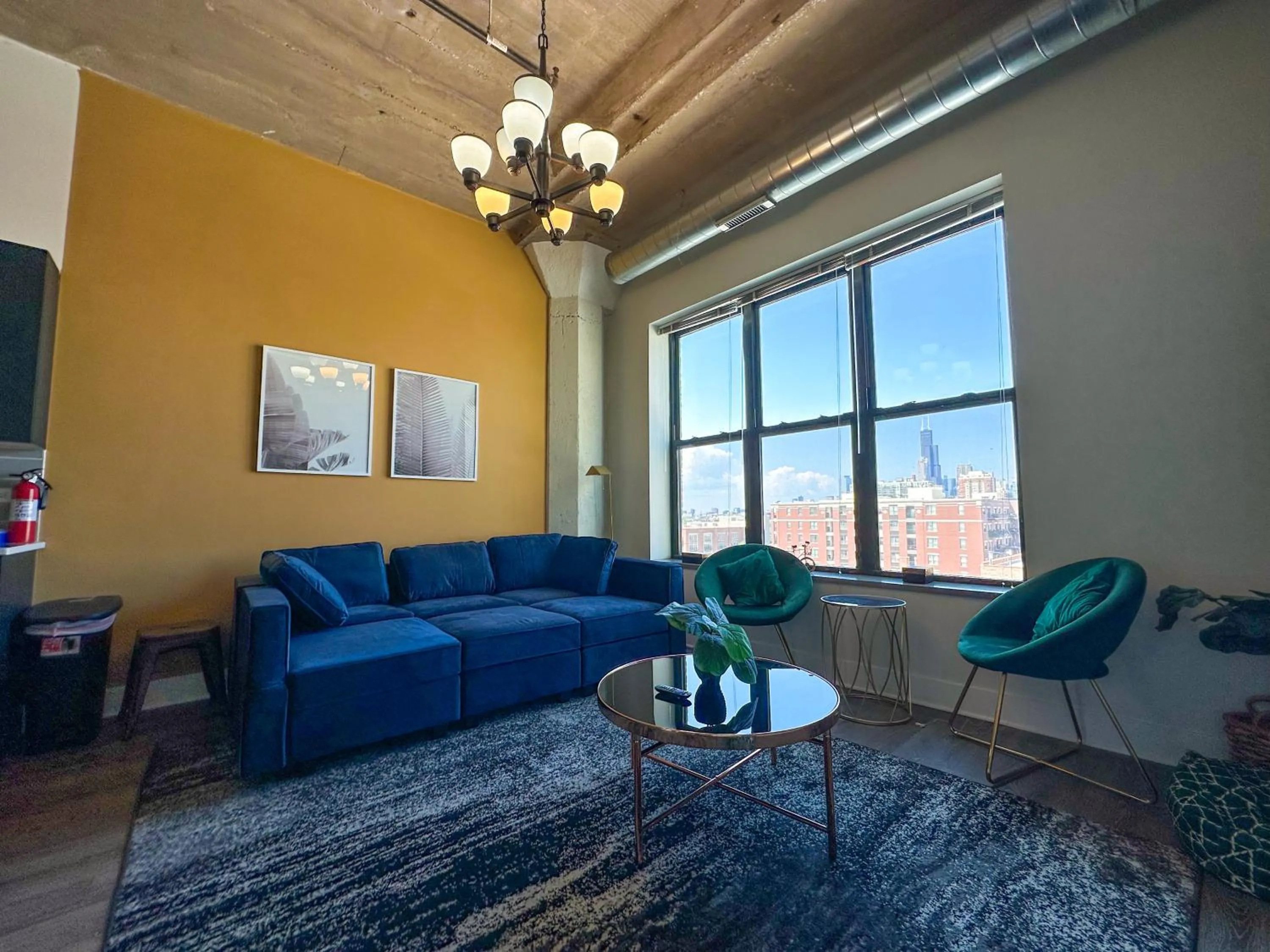South Loop 2BR Getaway with Smart TVs & Optional Parking Near McCormick Place, Museum Campus & Downtown