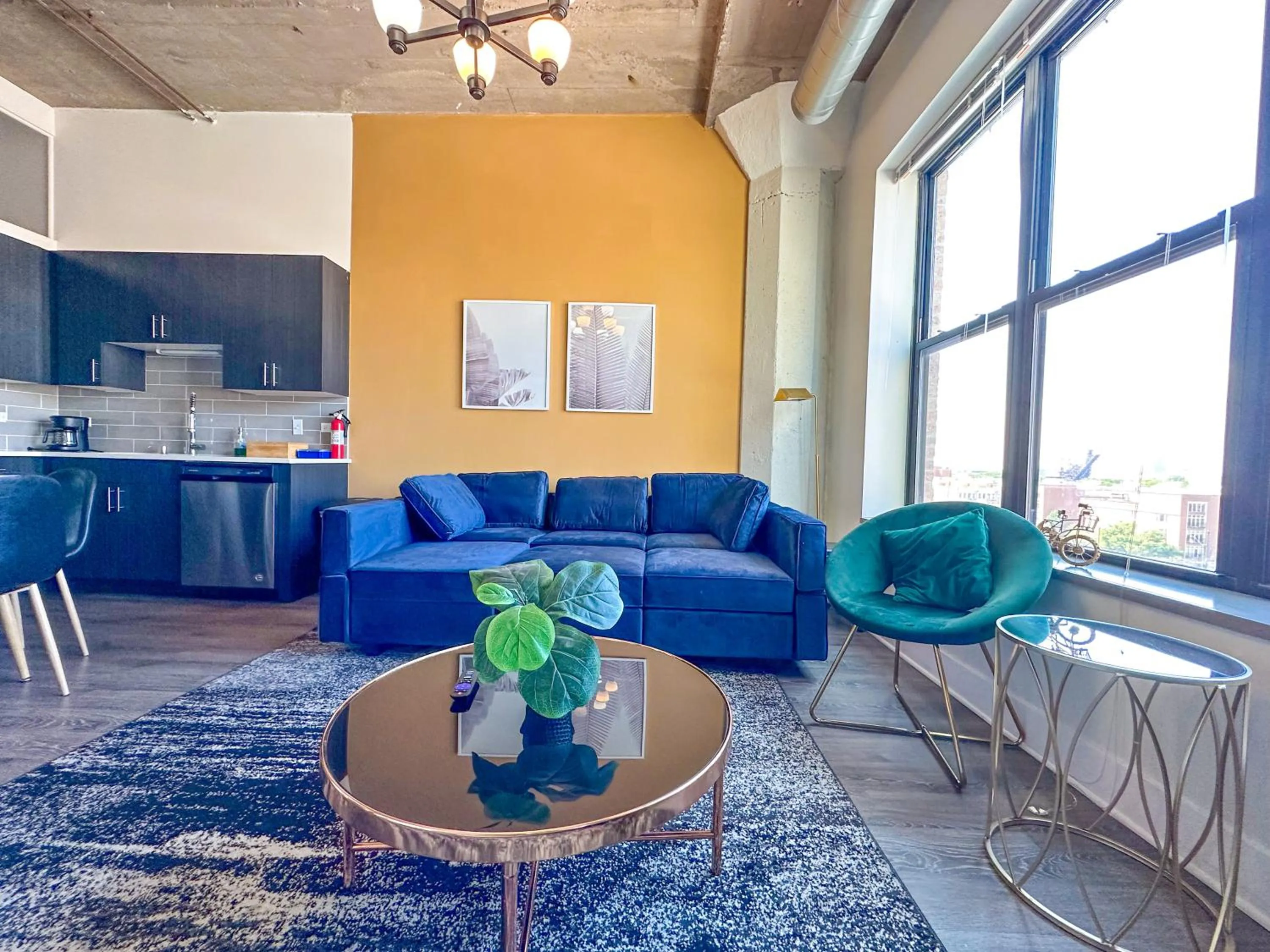 South Loop 2BR Getaway with Smart TVs & Optional Parking Near McCormick Place, Museum Campus & Downtown