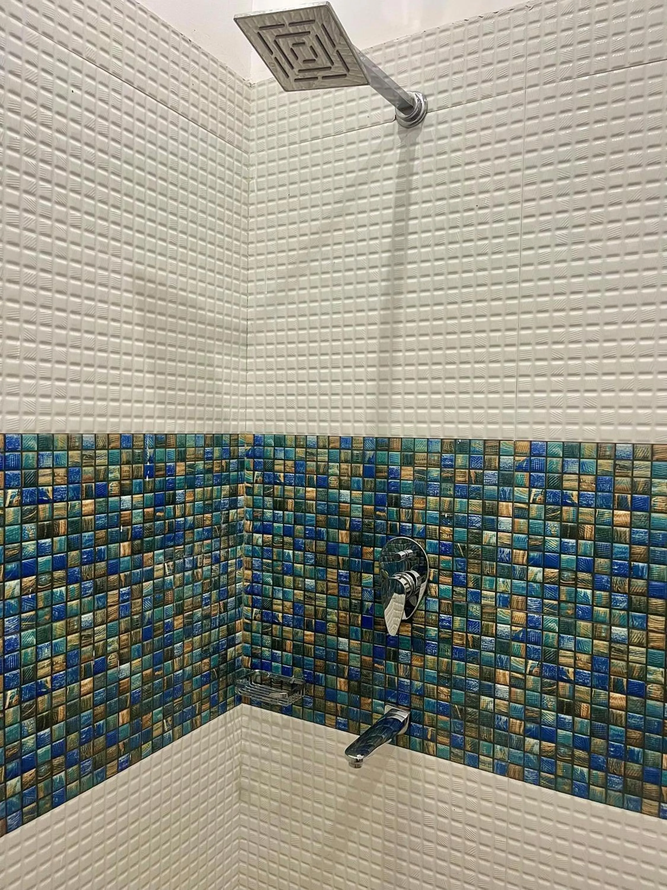 Shower in La Curcuma Luxury Homestay