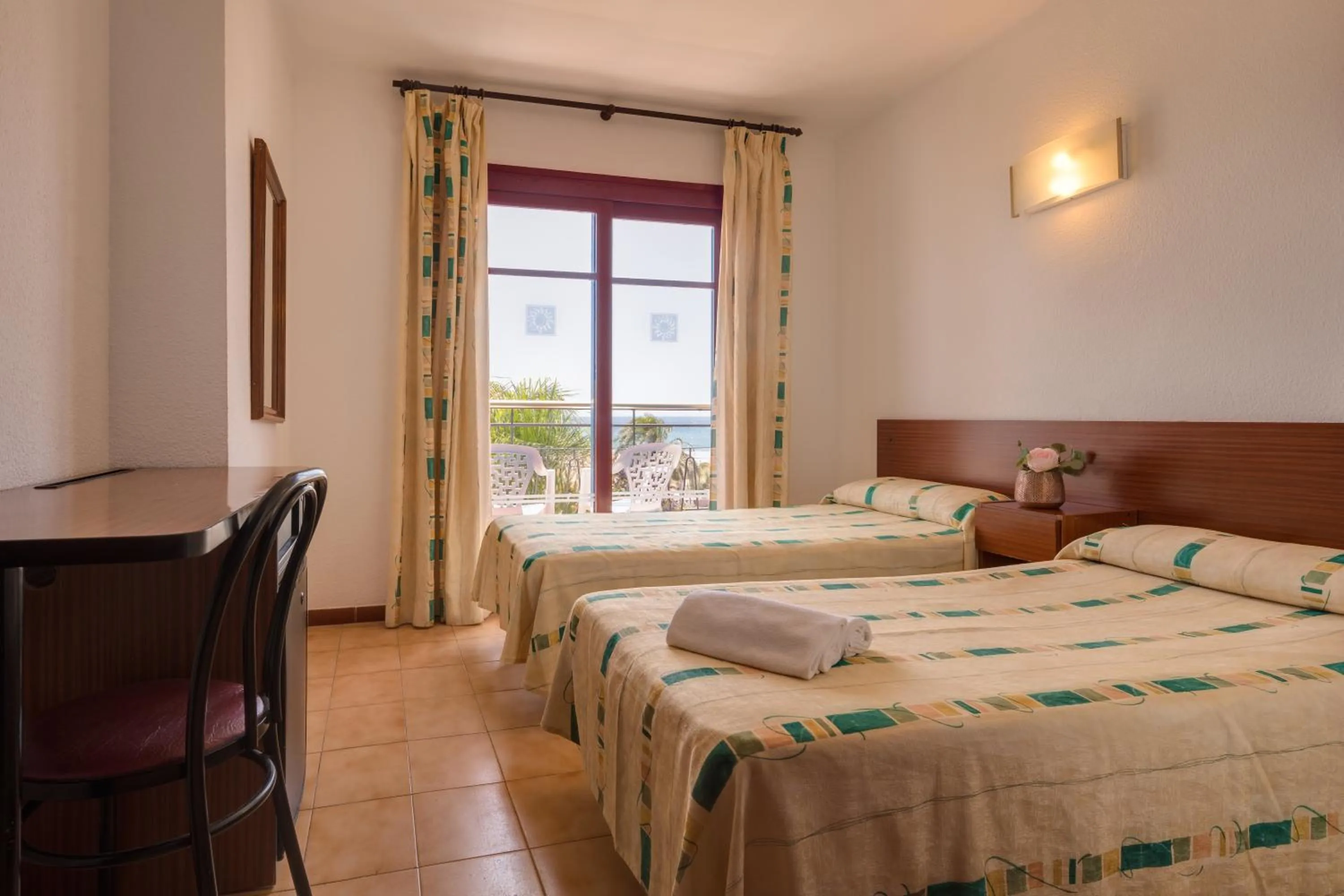 Photo of the whole room, Bed in htop Planamar #htopEnjoy