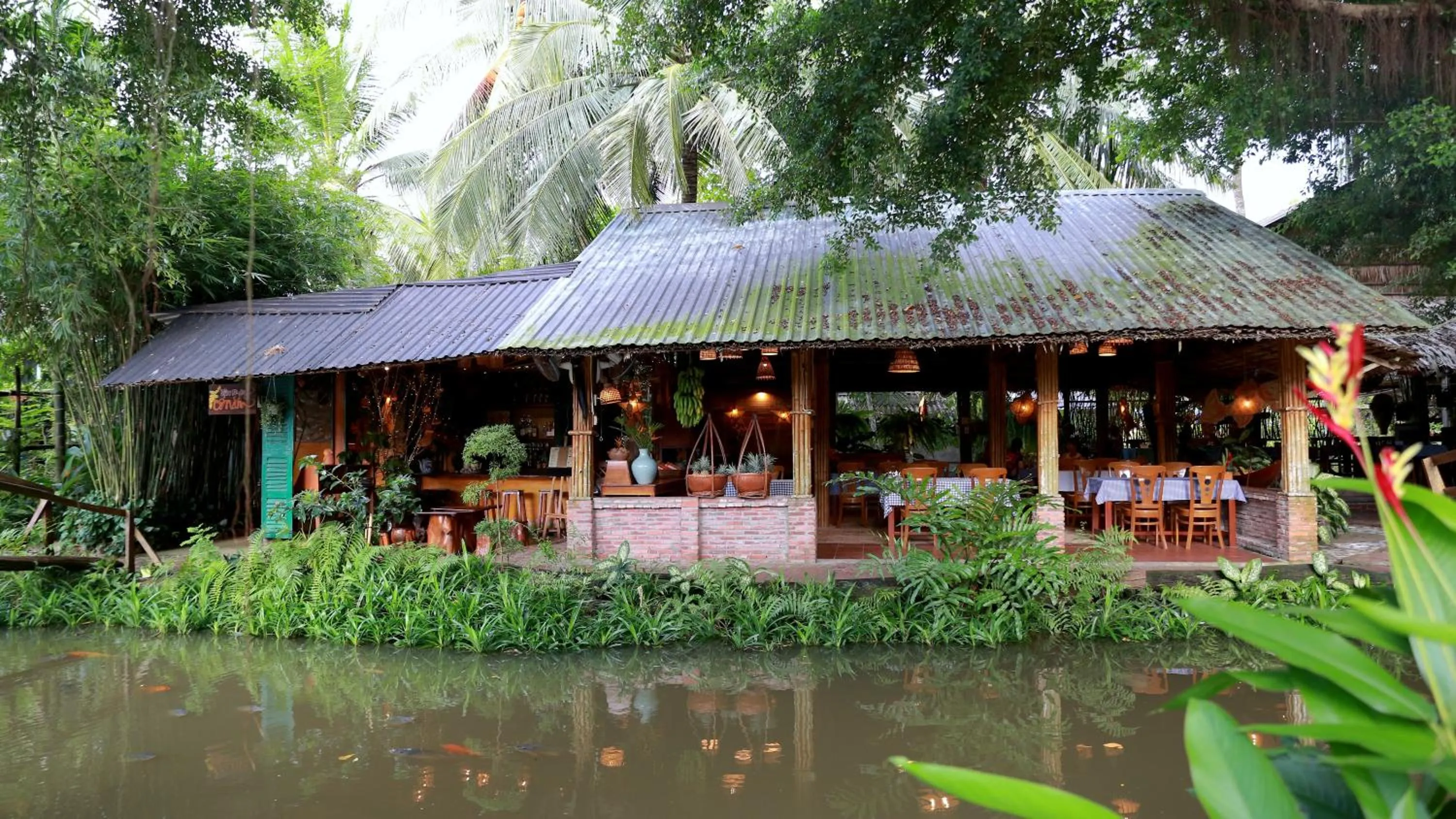 Restaurant/places to eat in Vamxang Rustic Home