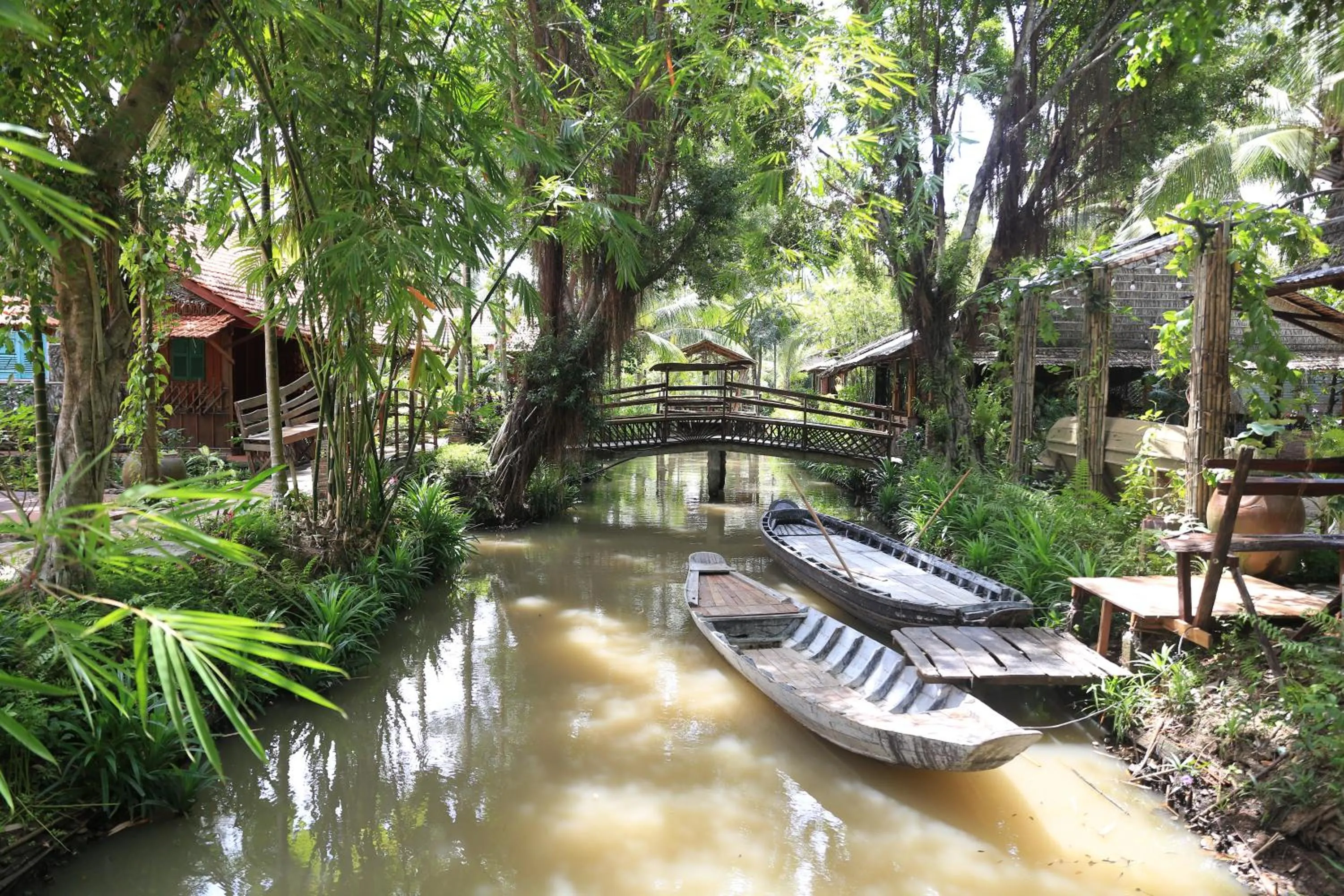 Property building in Vamxang Rustic Home