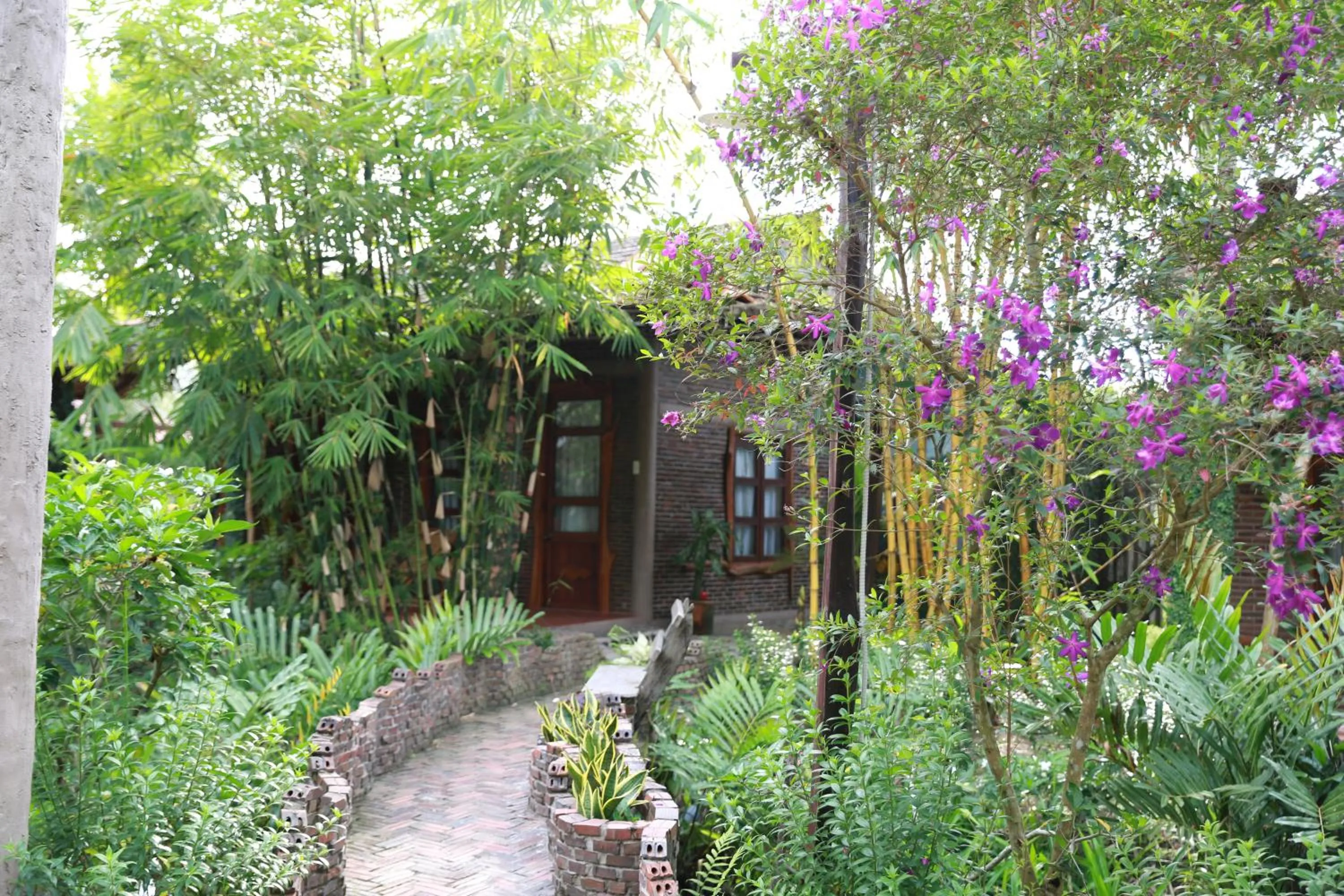 Garden in Vamxang Rustic Home