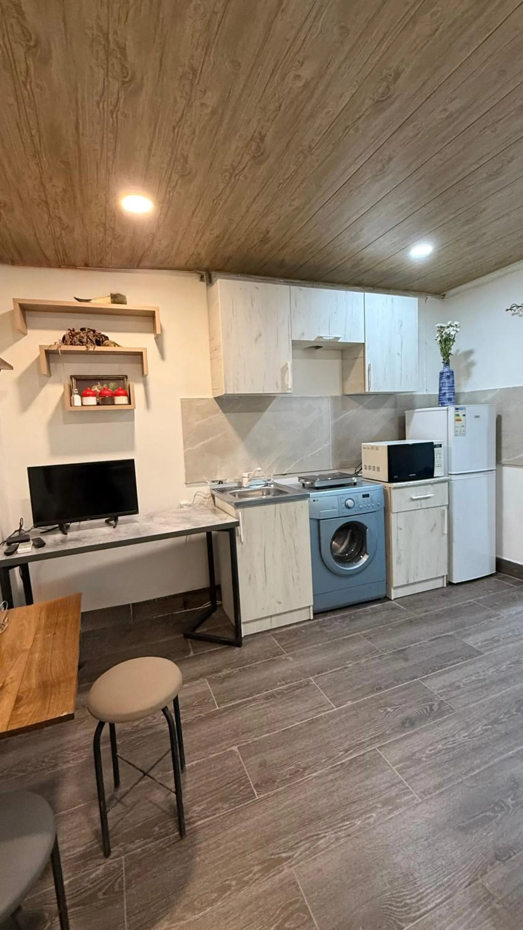 kitchen in Vahe's corner house